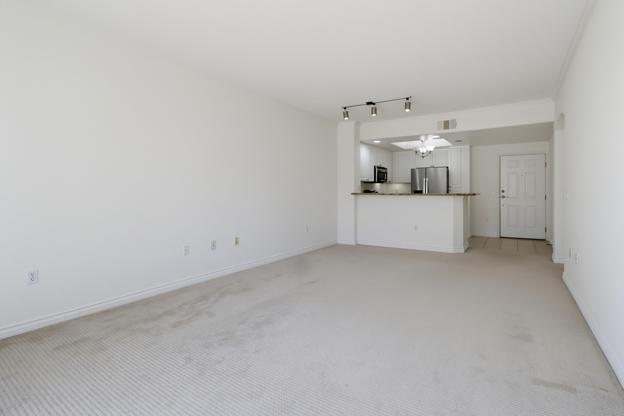 Virtual tour photo 15 of 31 for 4175 Executive Dr Unit G205