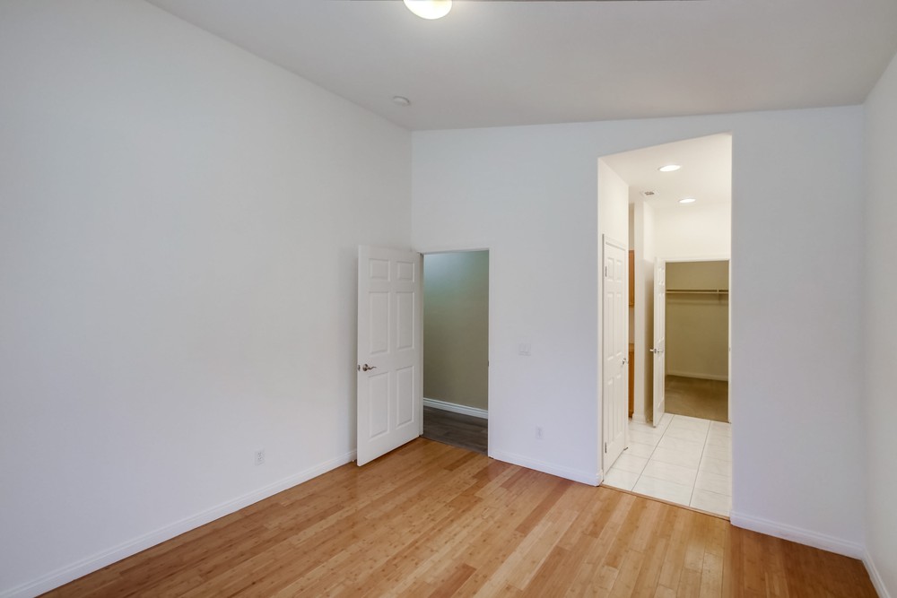 Virtual tour photo 21 of 40 for 419 Leghorn Ave