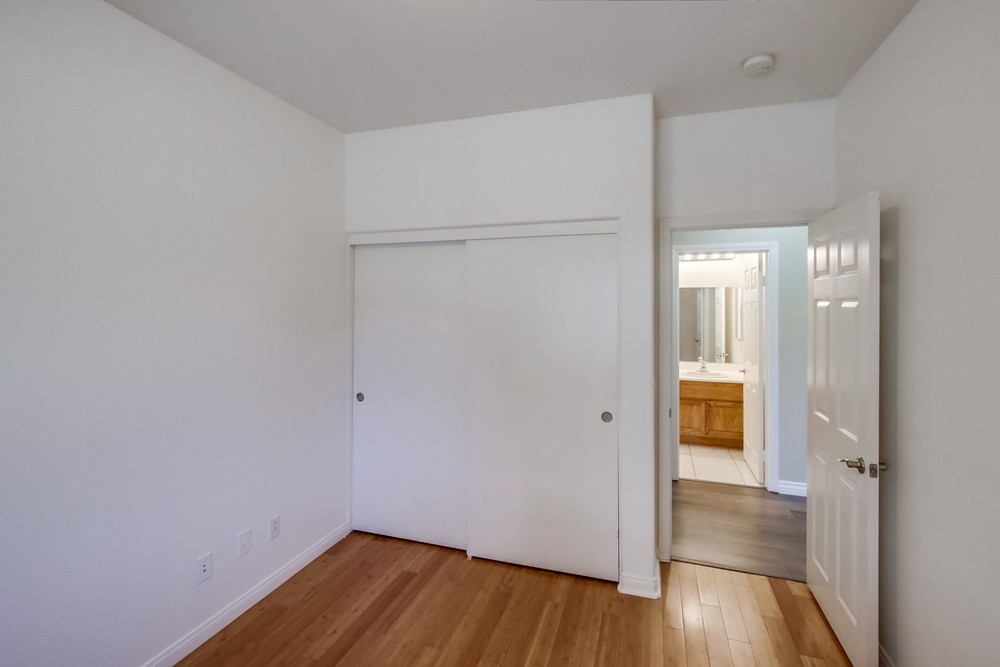 Virtual tour photo 32 of 40 for 419 Leghorn Ave