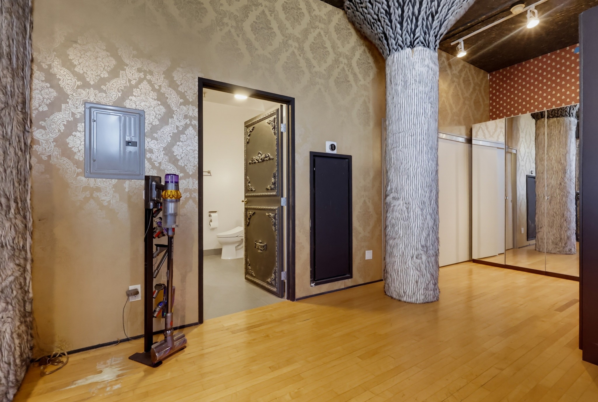 Virtual tour photo 29 of 88 for 420 San Pedro St