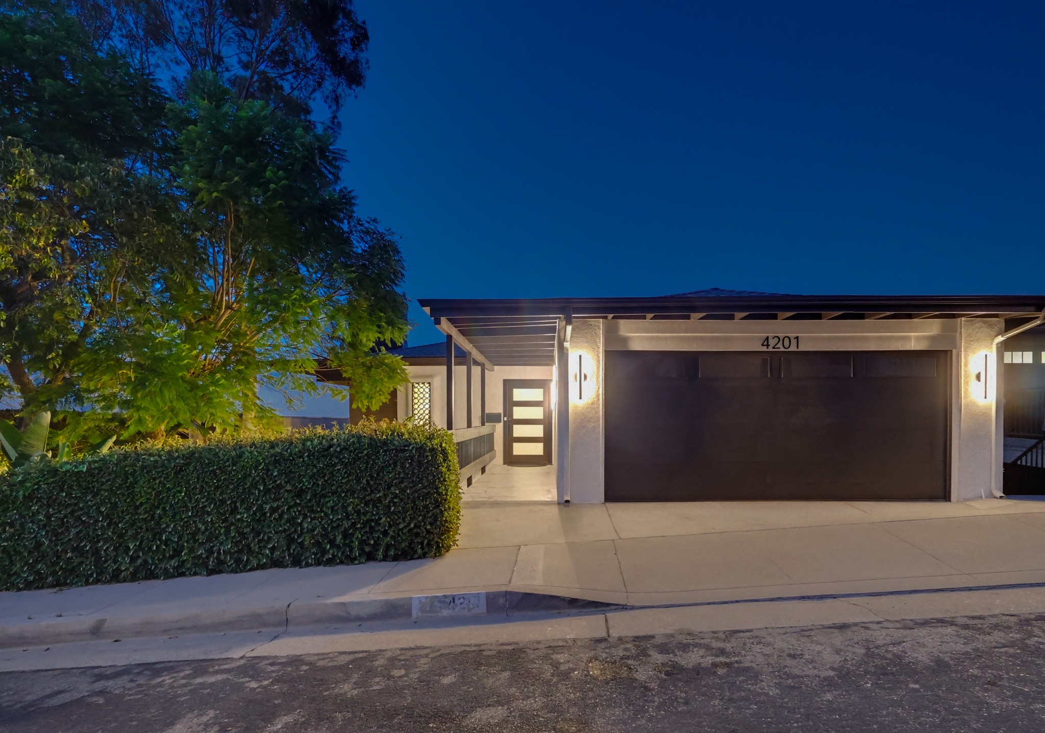 Virtual tour photo 1 of 154 for 4201 Mesa St