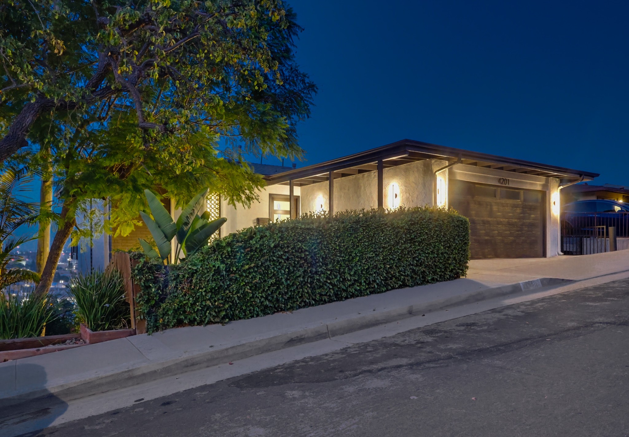 Virtual tour photo 3 of 154 for 4201 Mesa St