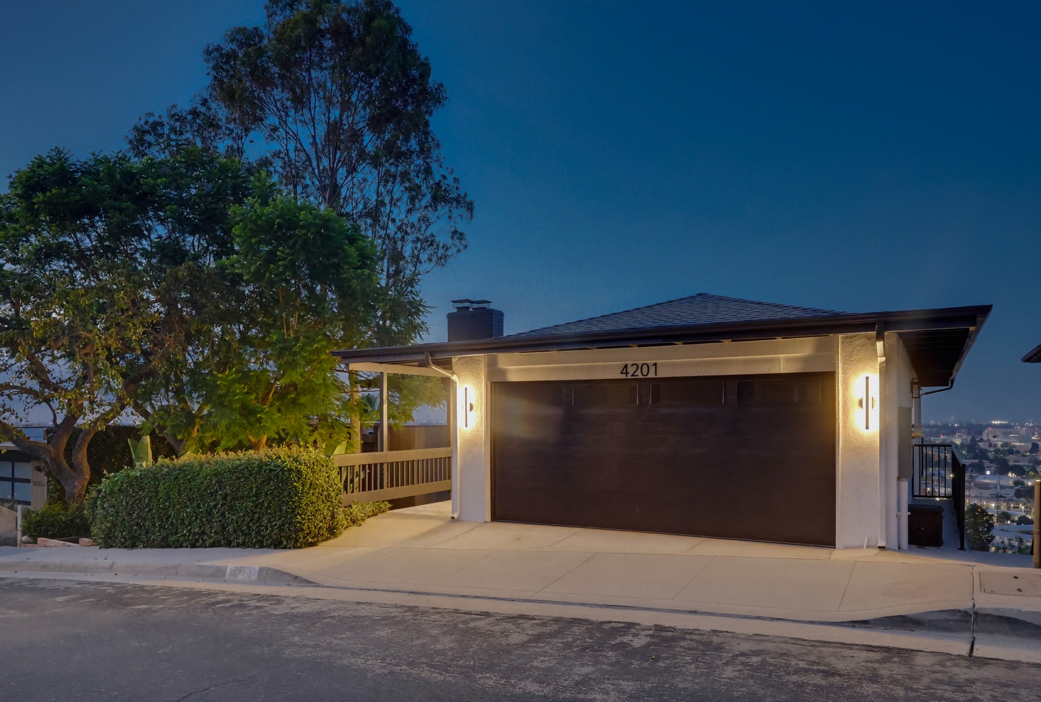 Virtual tour photo 4 of 154 for 4201 Mesa St