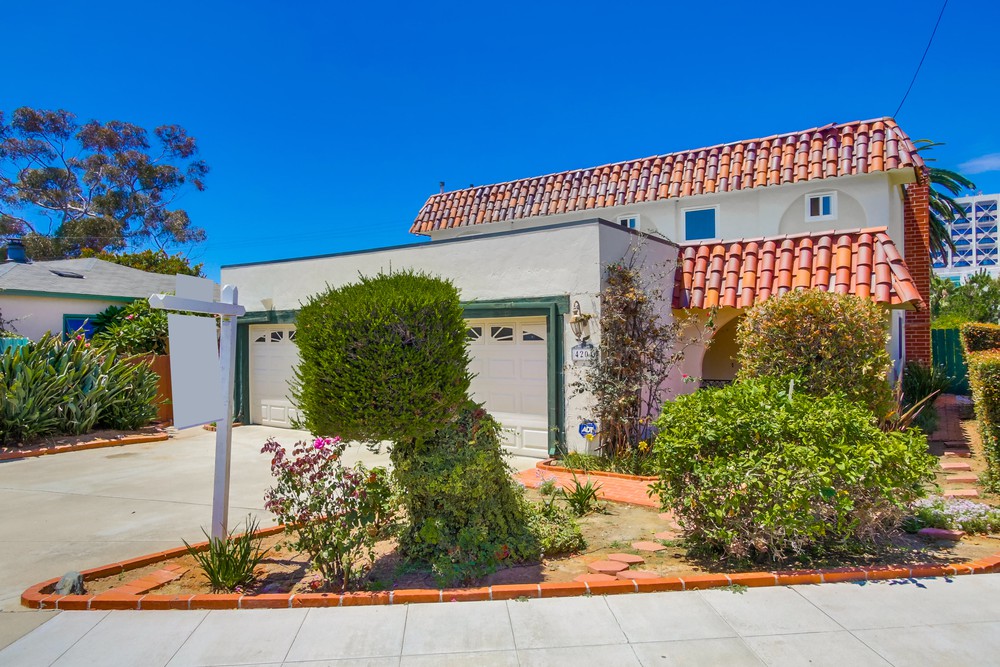 Virtual tour photo 3 of 42 for 4204 Albatross Dr