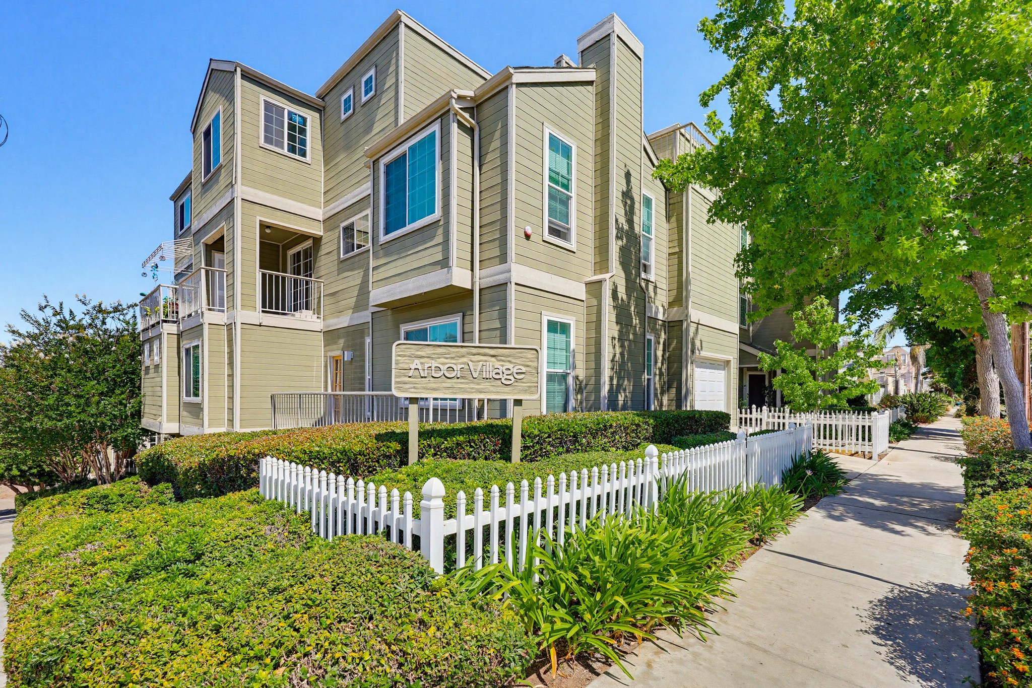 Virtual tour photo 1 of 49 for 4204 Third Ave
