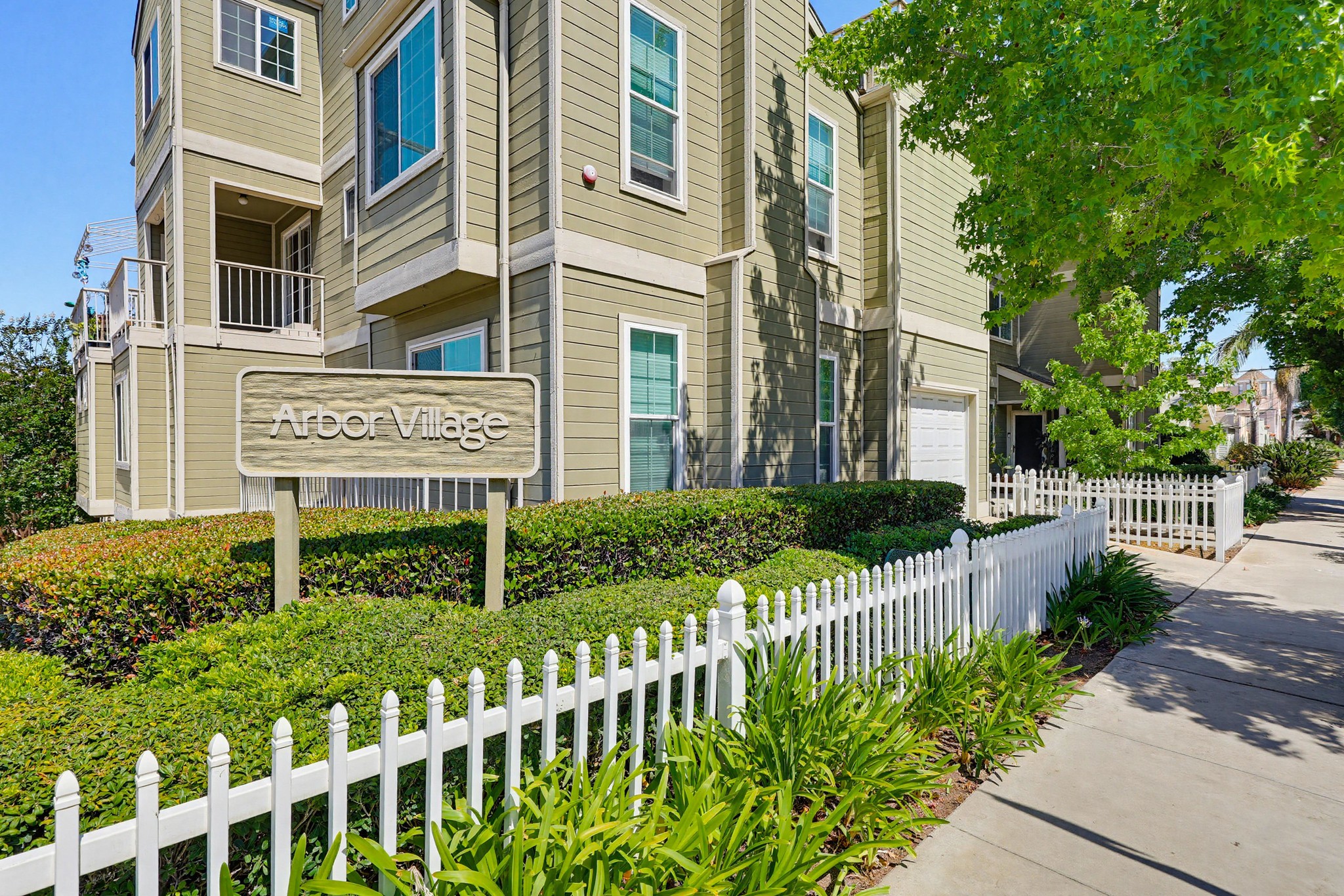 Virtual tour photo 3 of 49 for 4204 Third Ave