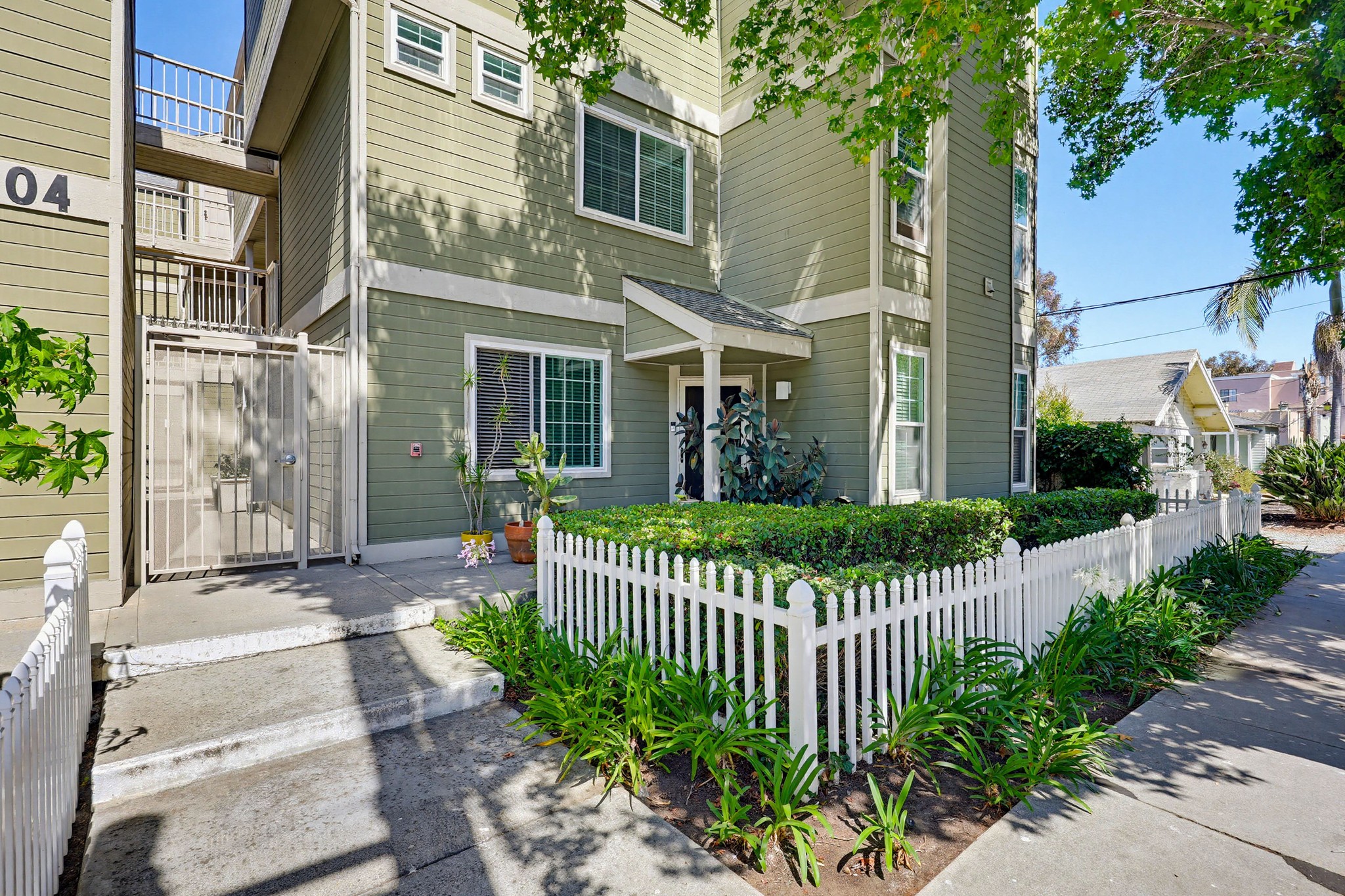 Virtual tour photo 4 of 49 for 4204 Third Ave