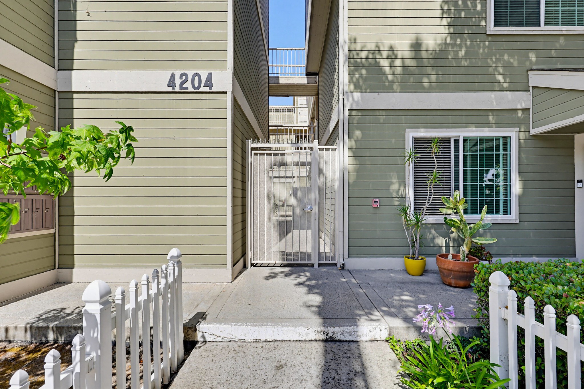 Virtual tour photo 7 of 49 for 4204 Third Ave