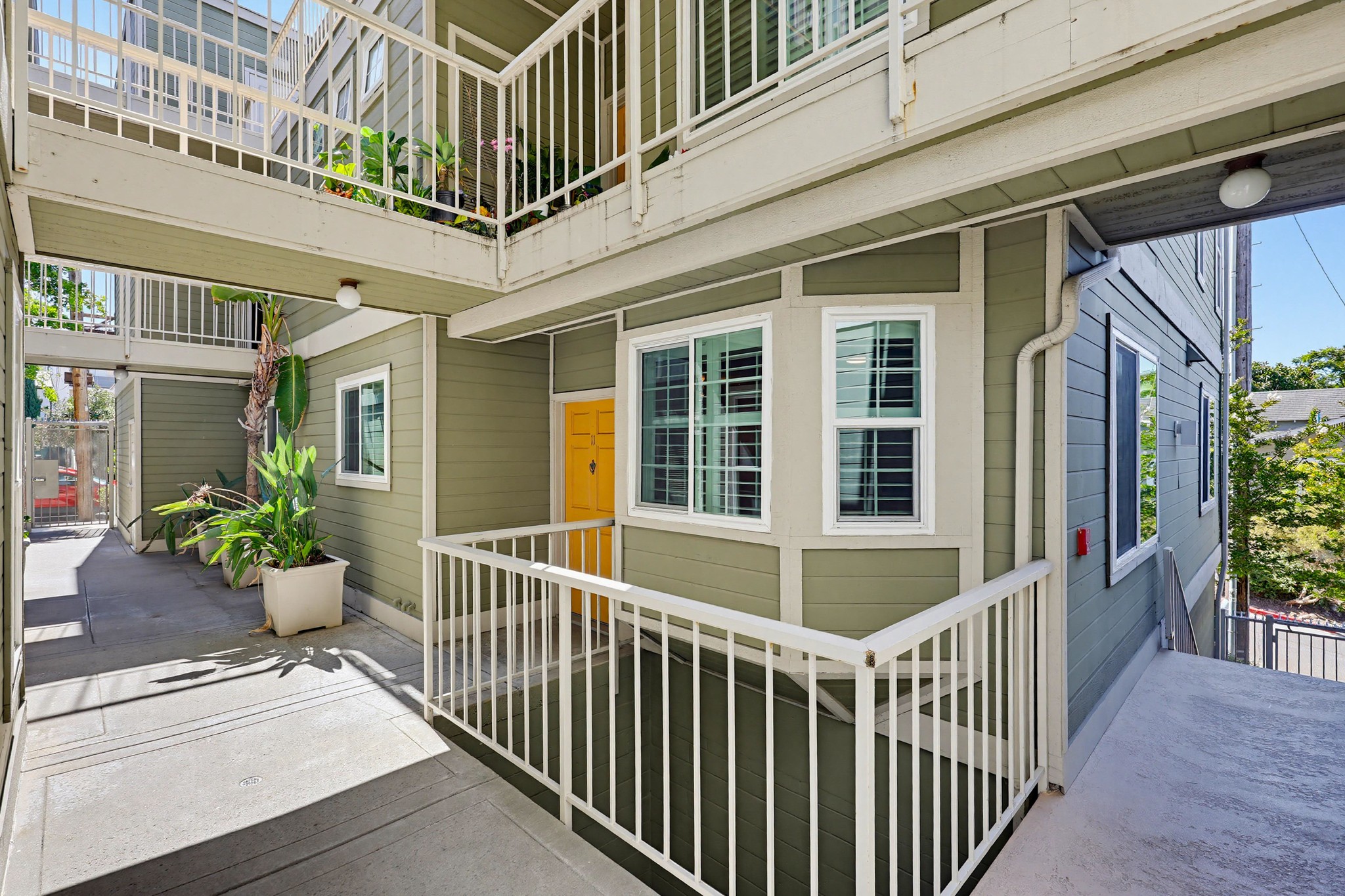 Virtual tour photo 10 of 49 for 4204 Third Ave