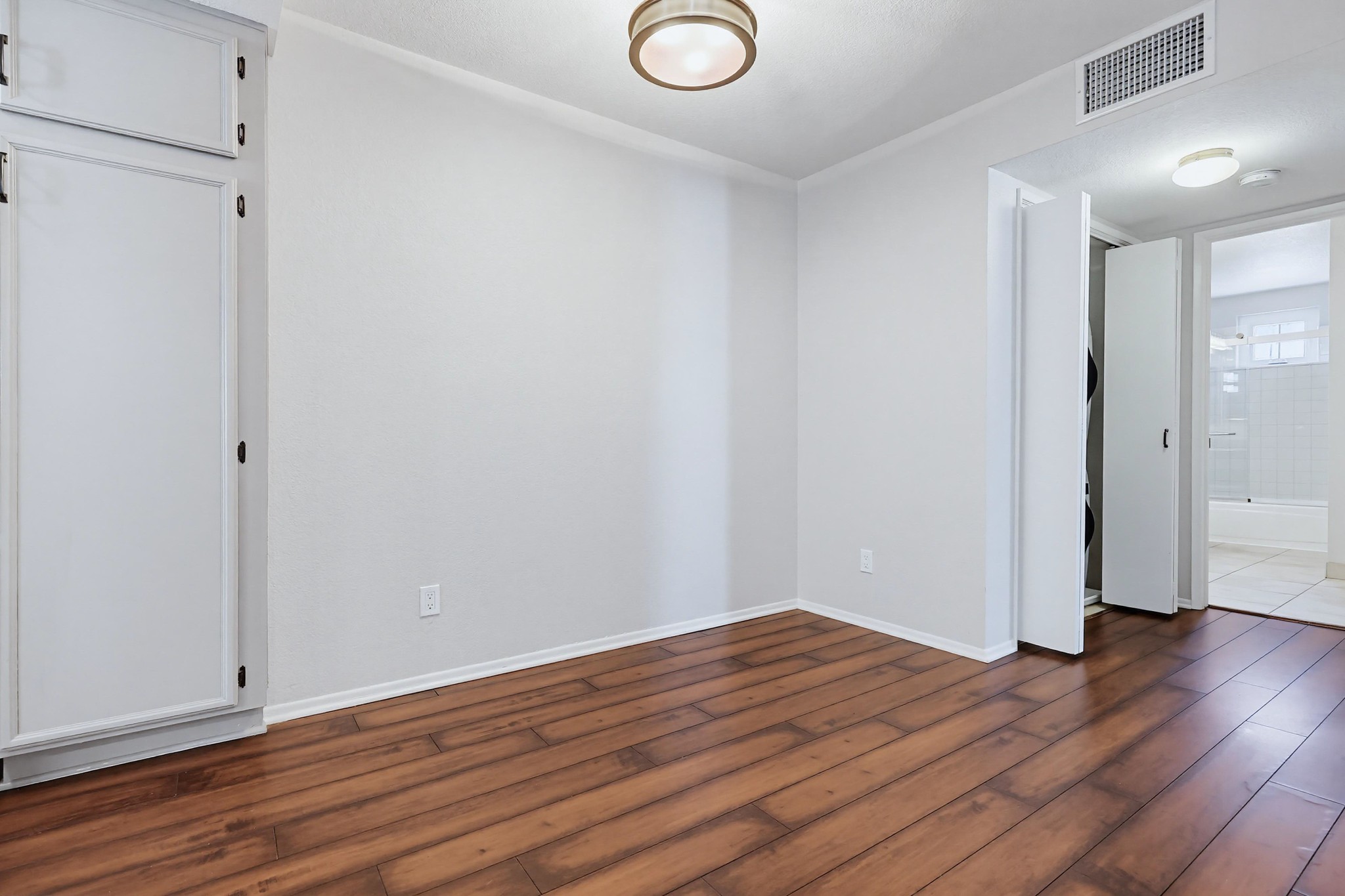 Virtual tour photo 23 of 49 for 4204 Third Ave