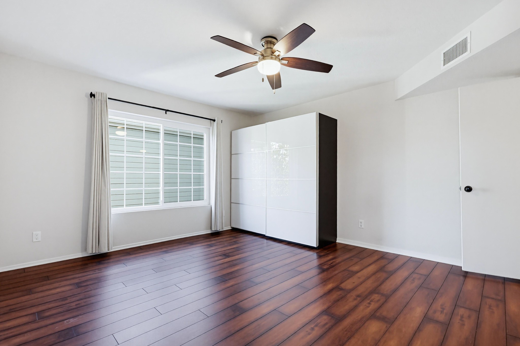 Virtual tour photo 39 of 49 for 4204 Third Ave