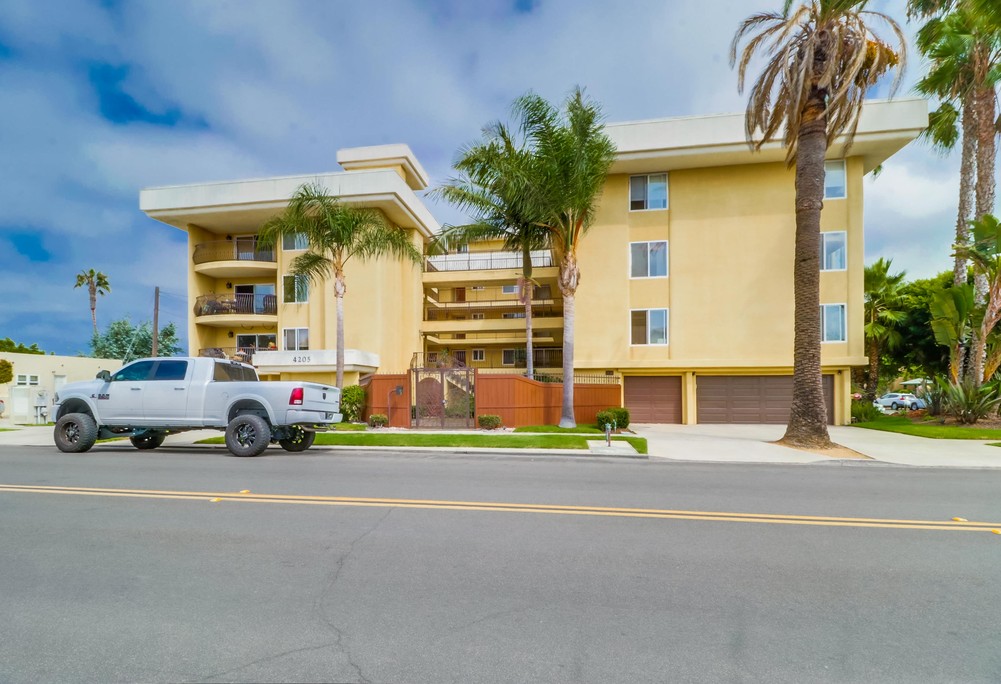 Virtual tour photo 1 of 31 for 4205 Lamont St