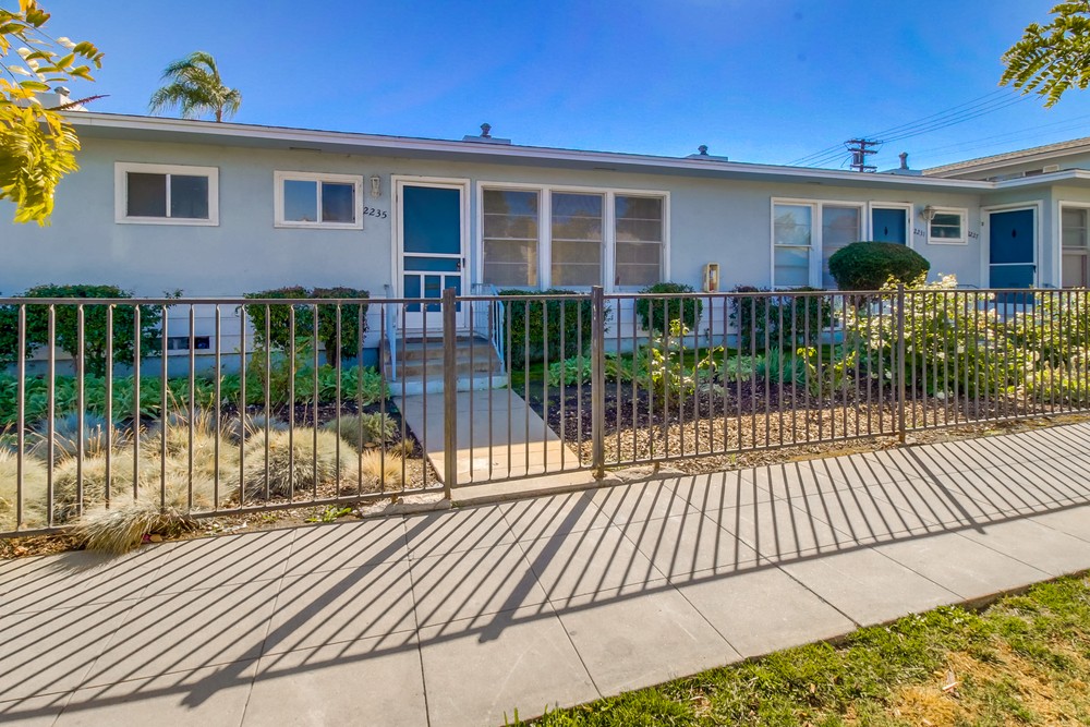 Virtual tour photo 1 of 18 for 4210 Haines St #5