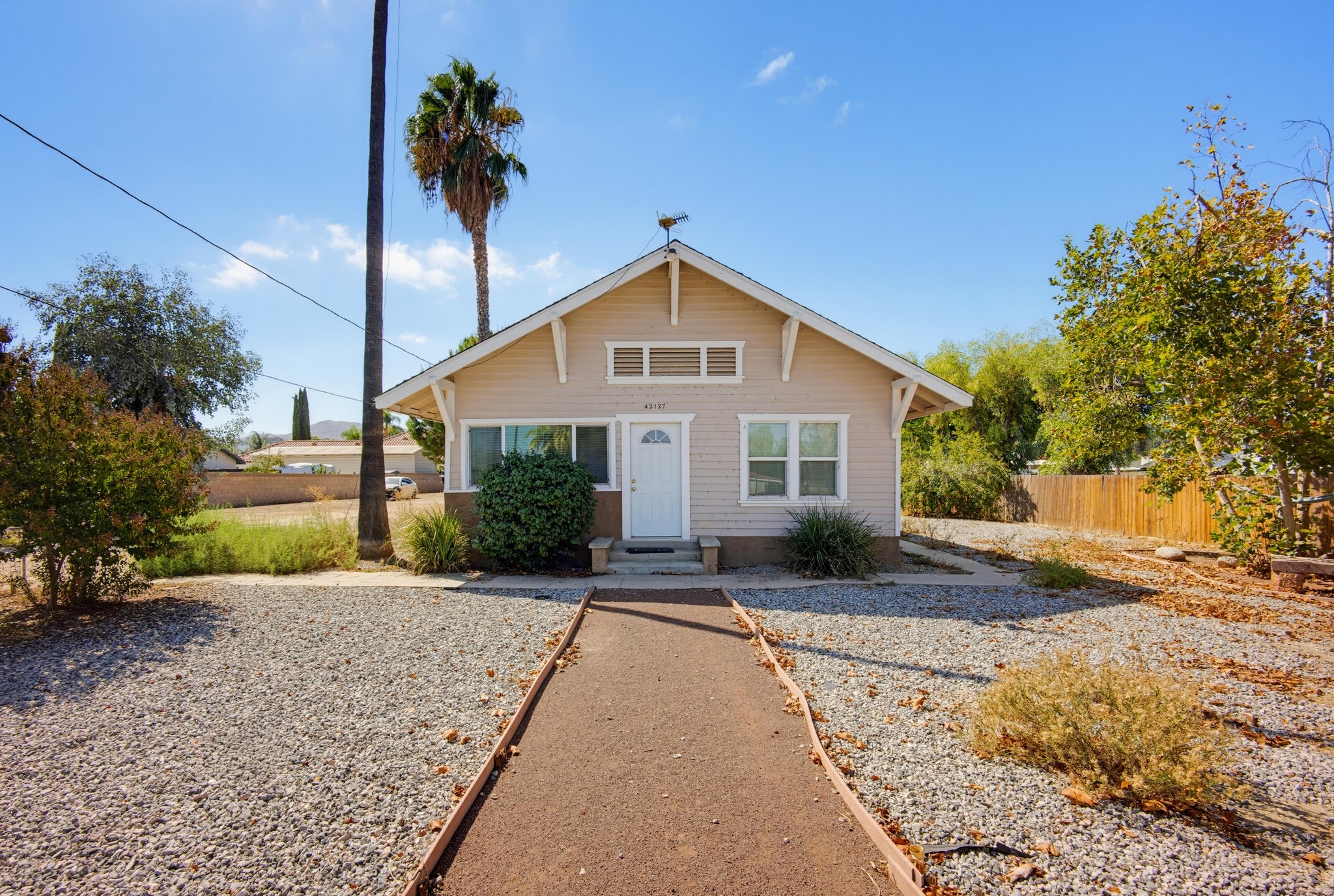 Virtual tour photo 4 of 40 for 42127 Whittier Ave