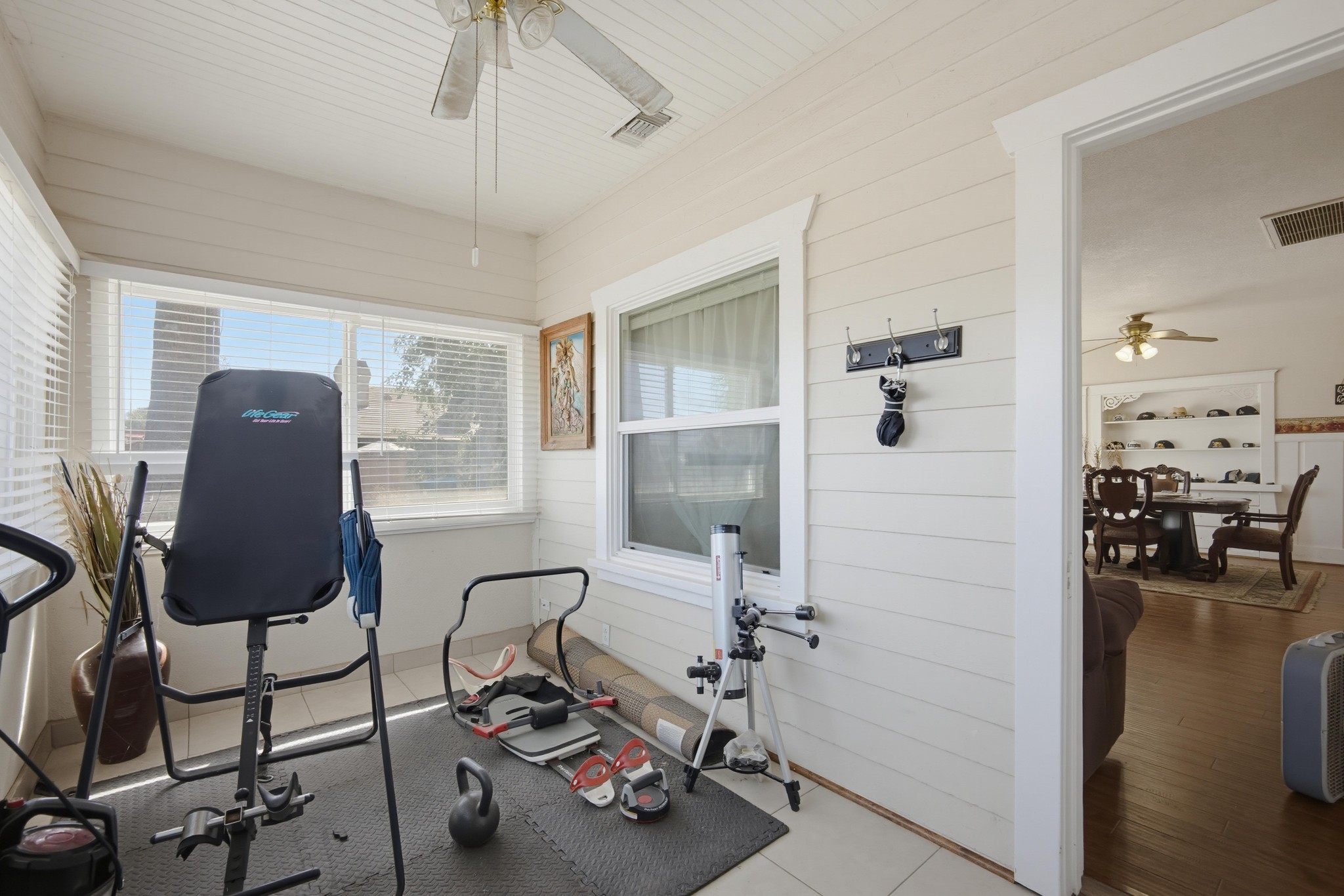 Virtual tour photo 9 of 40 for 42127 Whittier Ave