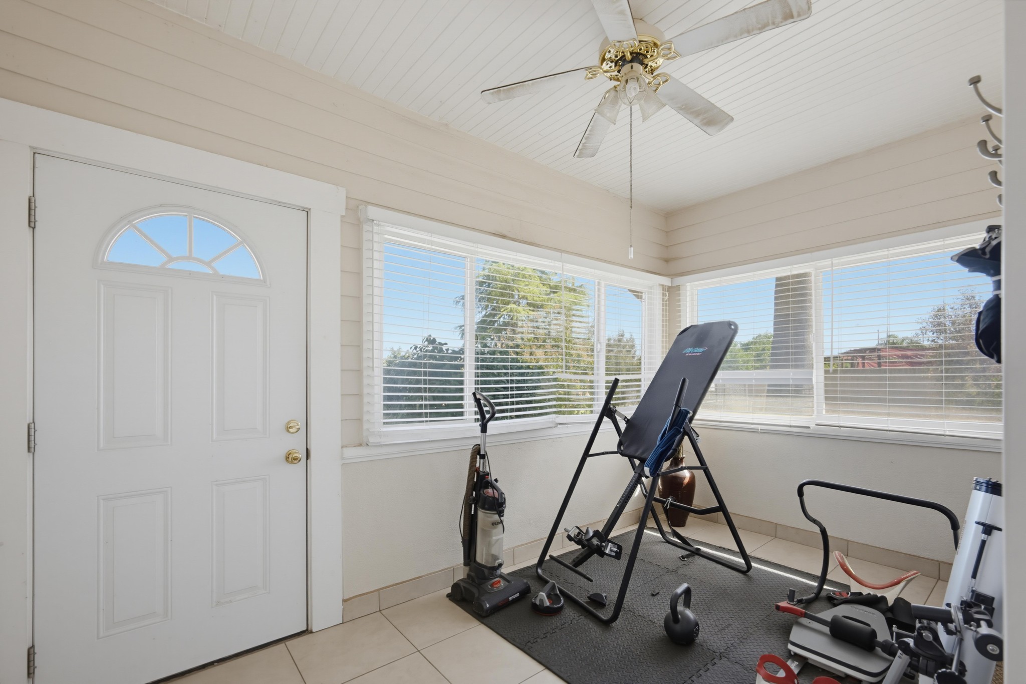 Virtual tour photo 10 of 40 for 42127 Whittier Ave