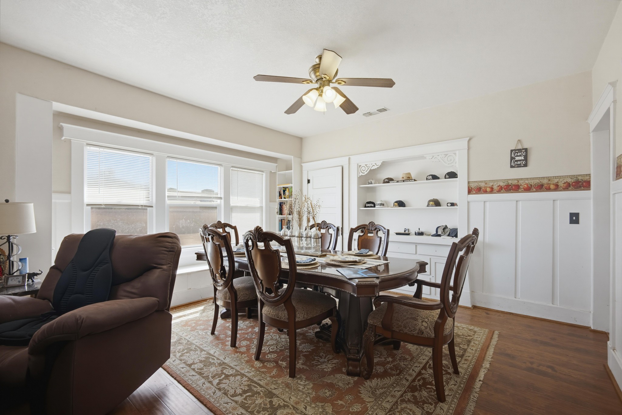 Virtual tour photo 13 of 40 for 42127 Whittier Ave