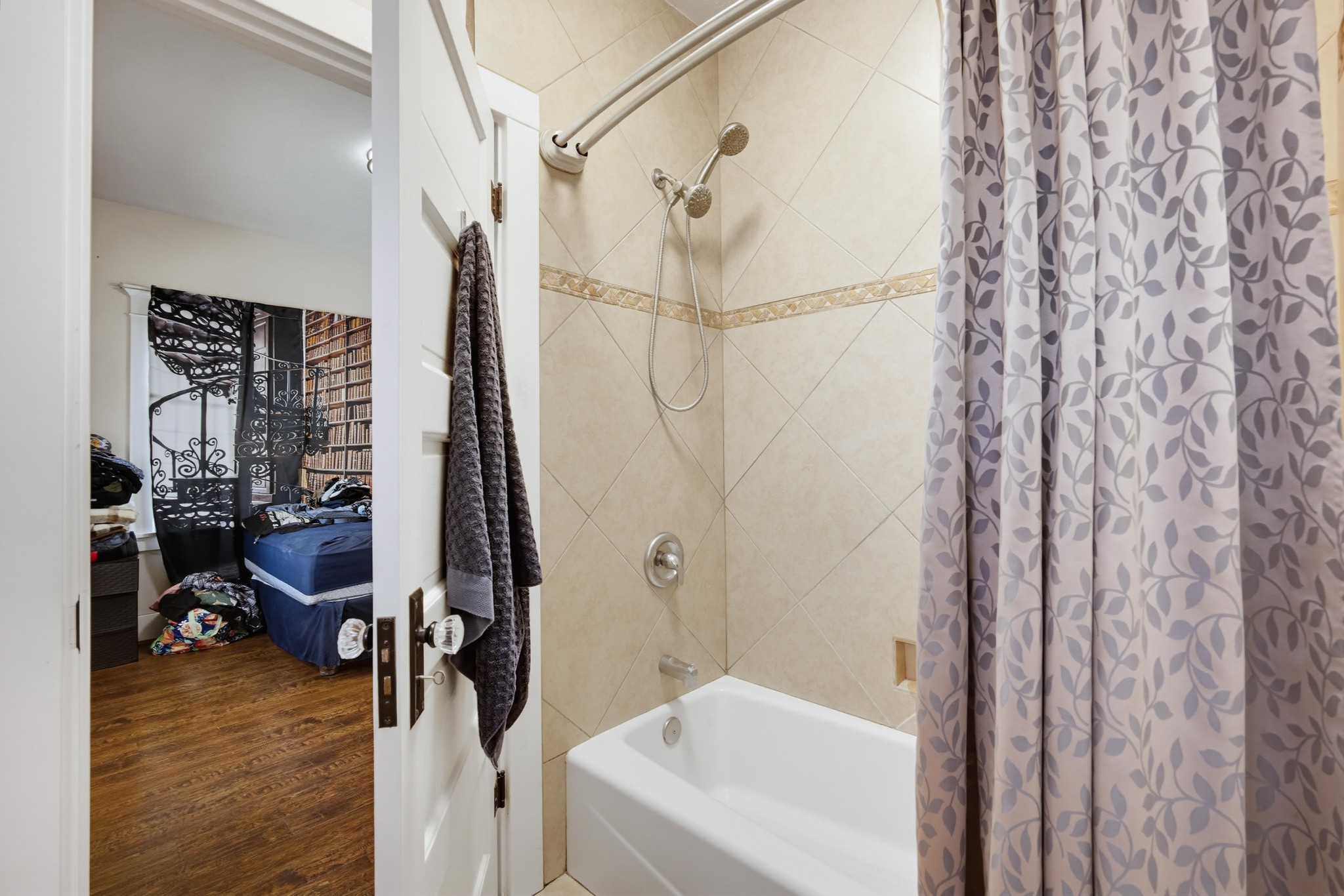 Virtual tour photo 27 of 40 for 42127 Whittier Ave