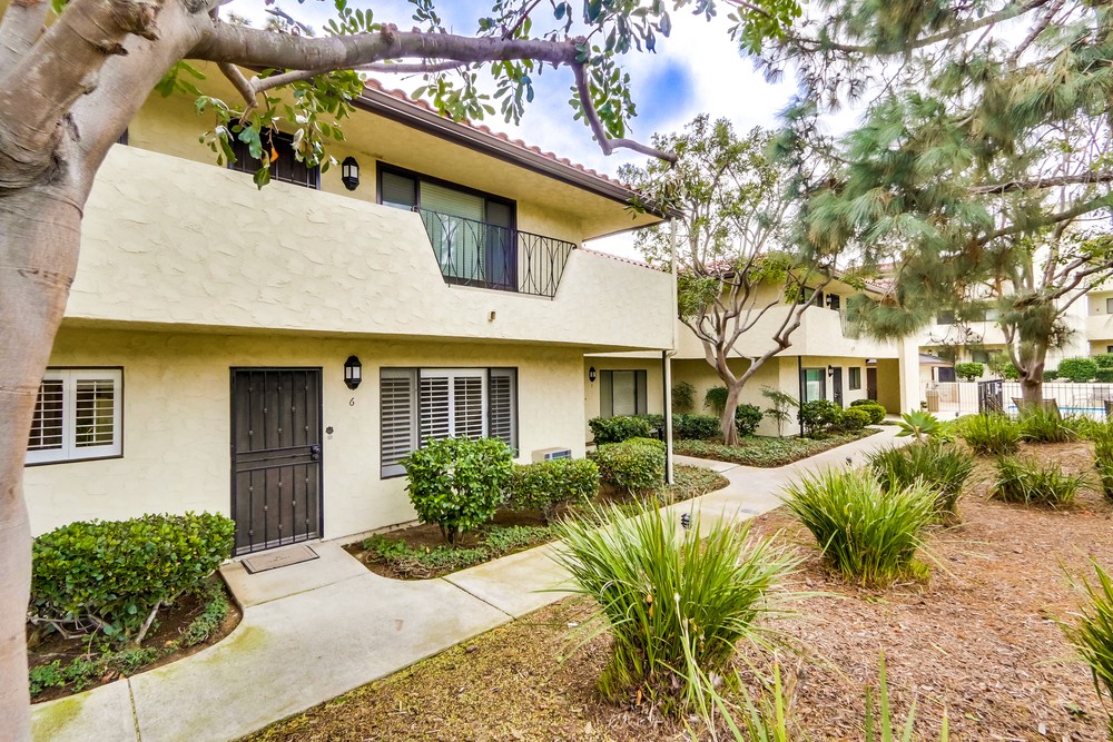 Virtual tour photo 3 of 49 for 4215 Asher St #6