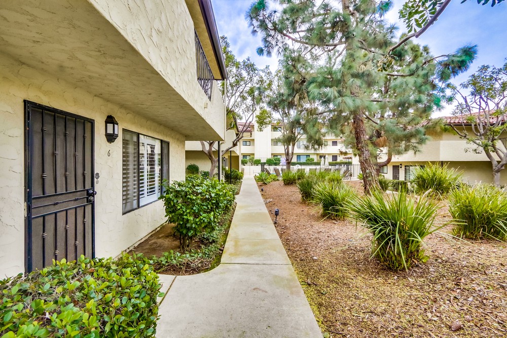Virtual tour photo 4 of 49 for 4215 Asher St #6