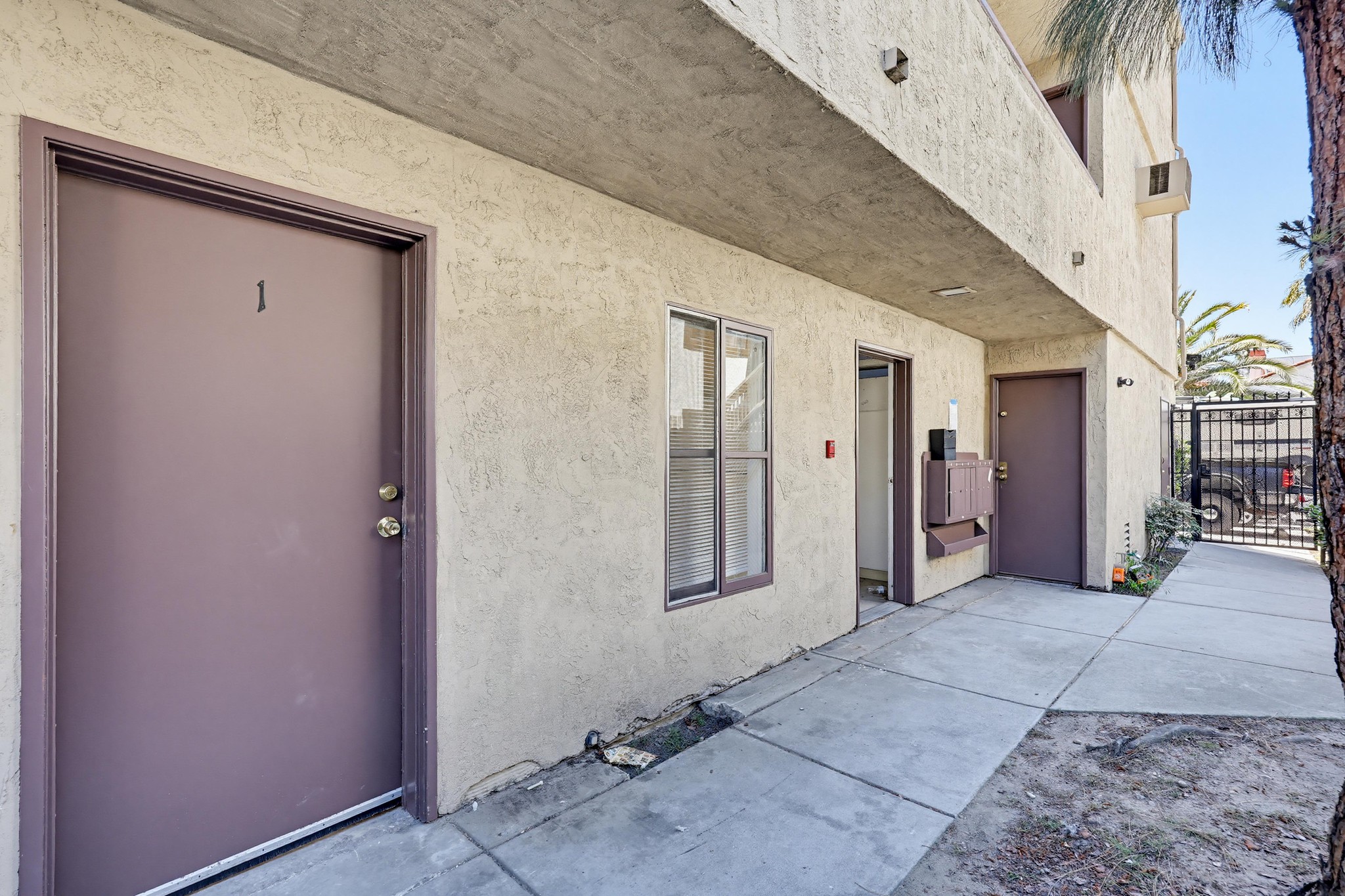 Virtual tour photo 5 of 35 for 4219 Illinois St #1