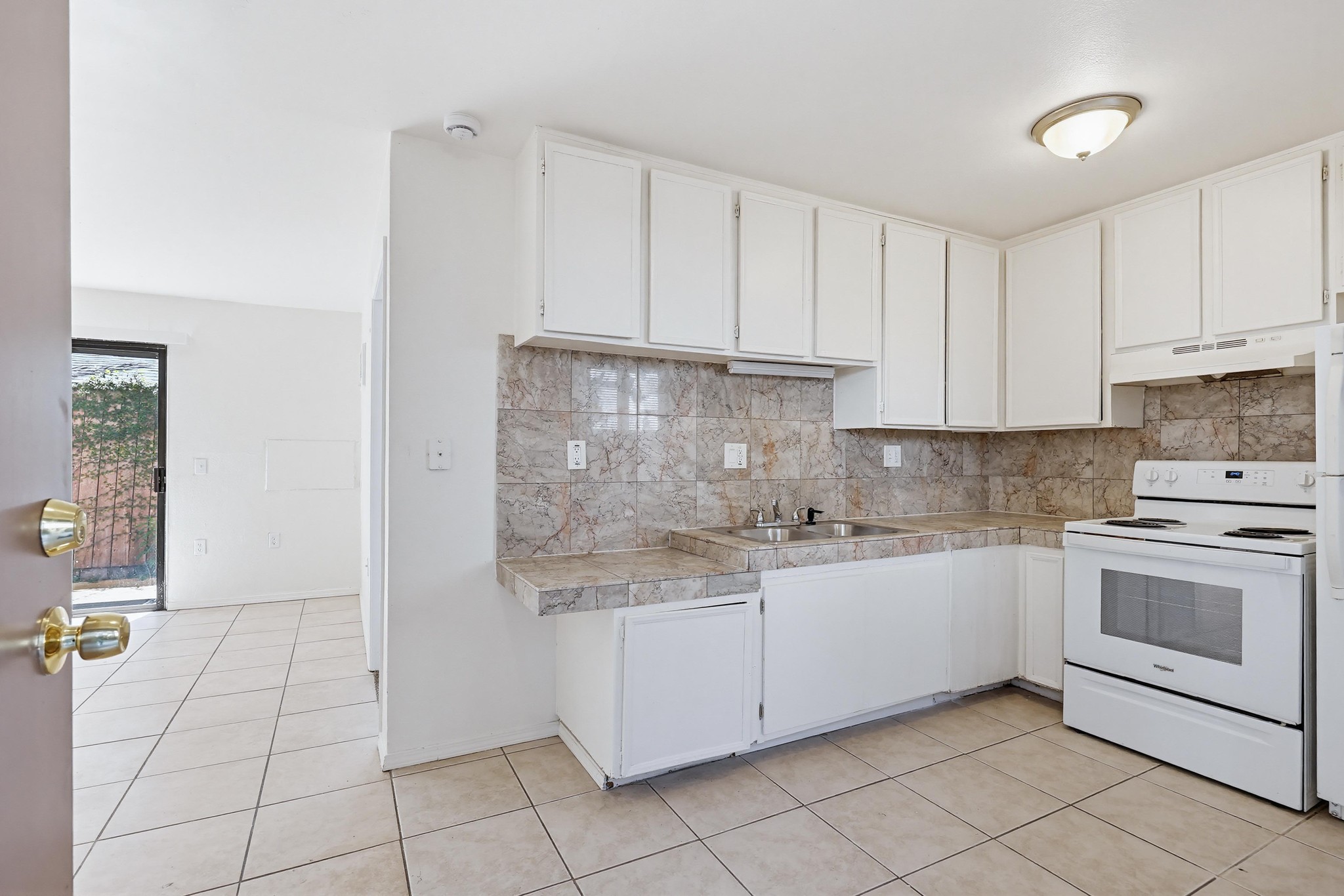 Virtual tour photo 6 of 35 for 4219 Illinois St #1