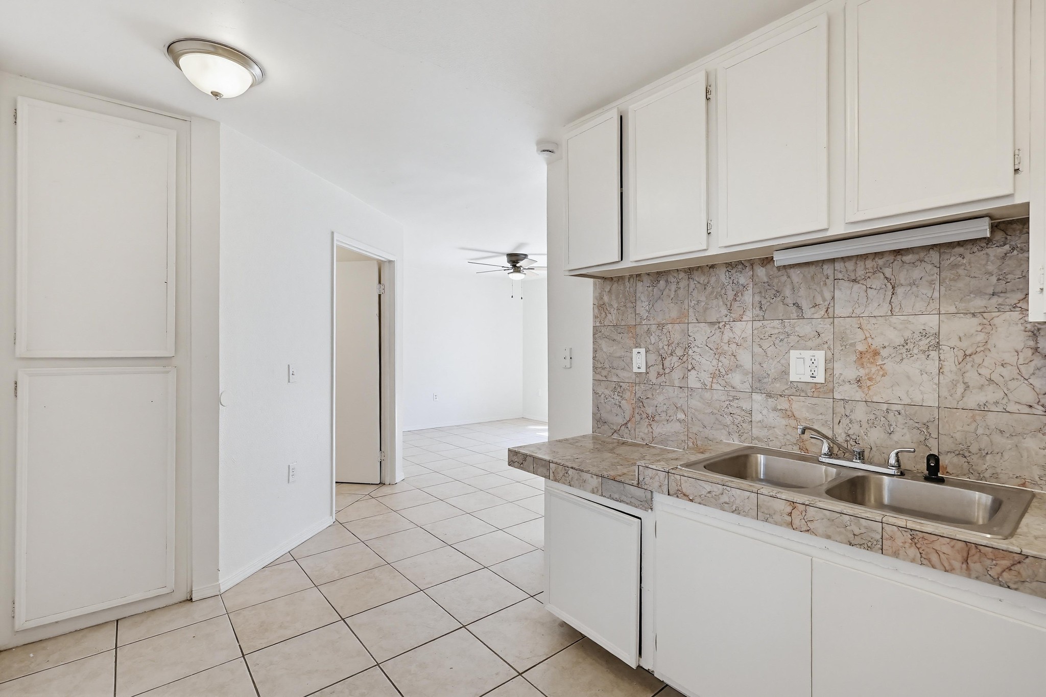 Virtual tour photo 10 of 35 for 4219 Illinois St #1