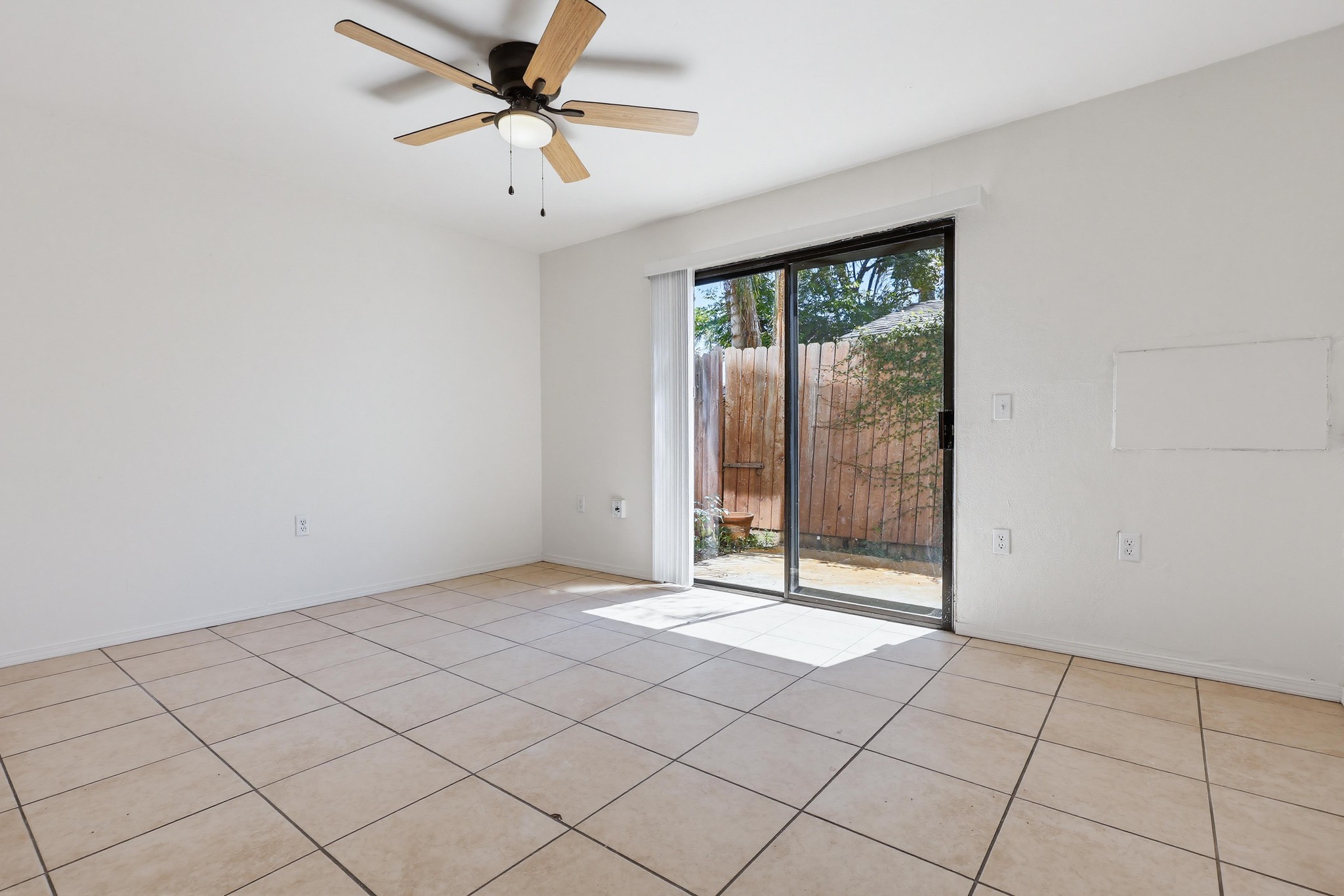 Virtual tour photo 13 of 35 for 4219 Illinois St #1