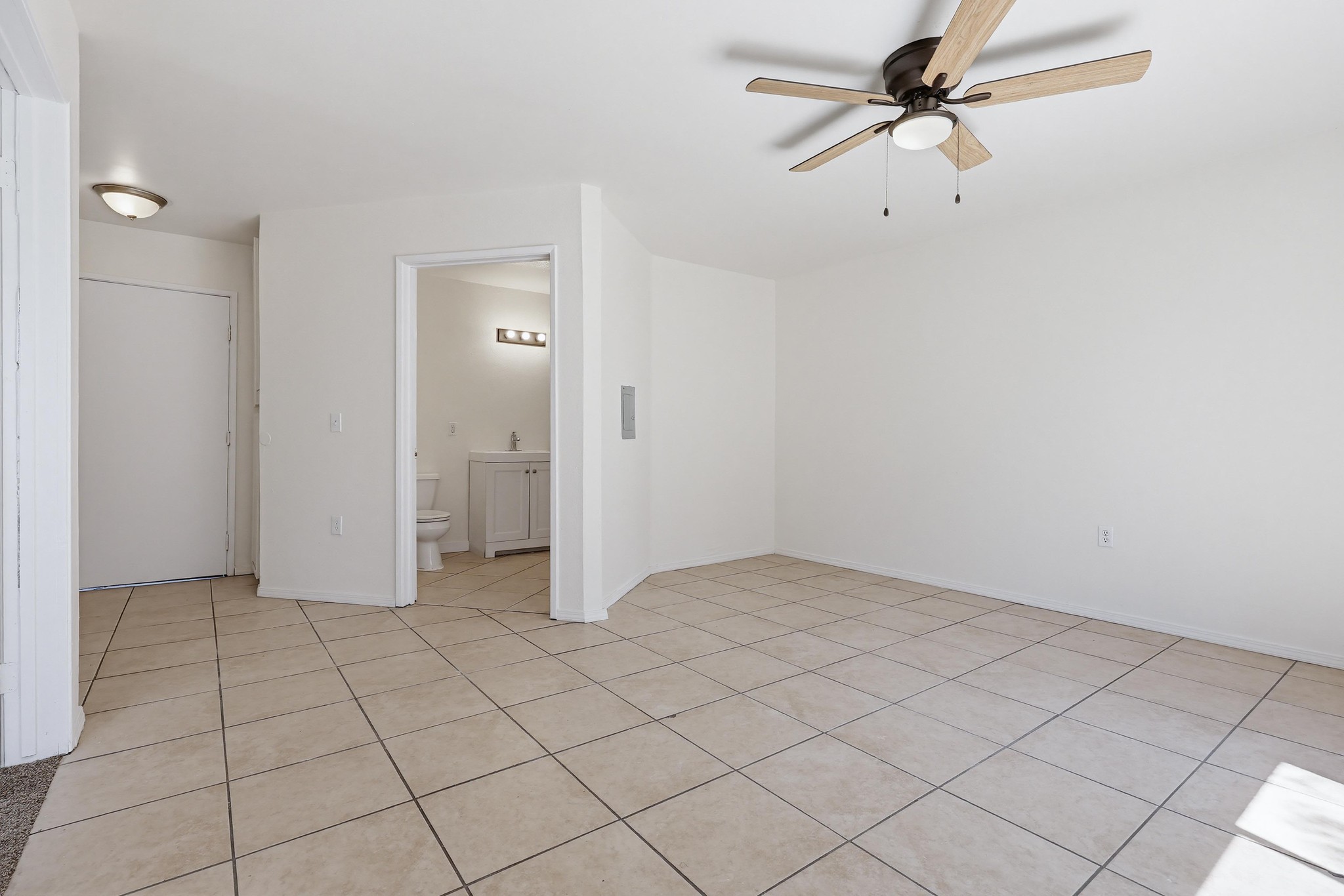 Virtual tour photo 20 of 35 for 4219 Illinois St #1