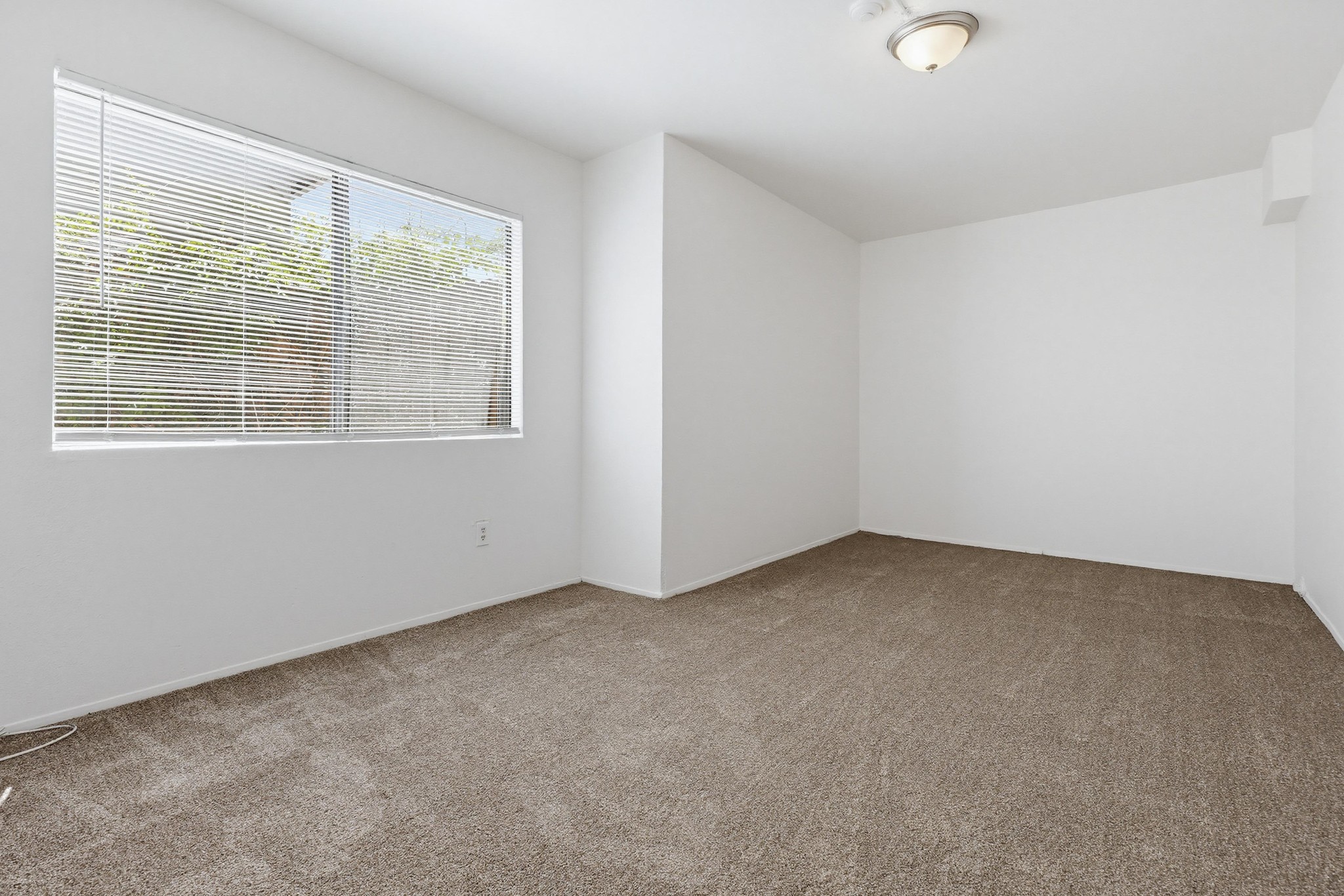 Virtual tour photo 21 of 35 for 4219 Illinois St #1