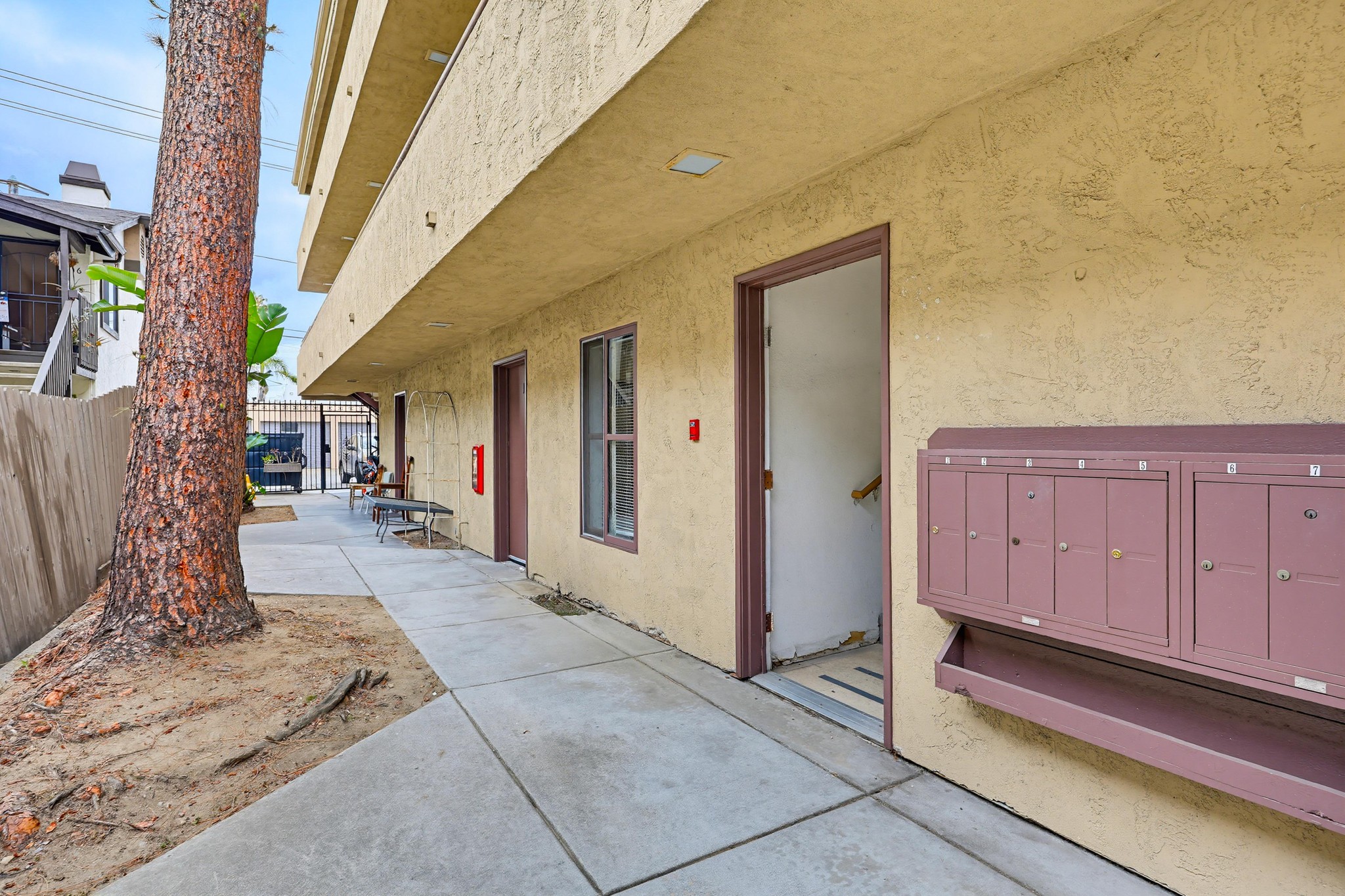 Virtual tour photo 7 of 35 for 4219 Illinois St #7