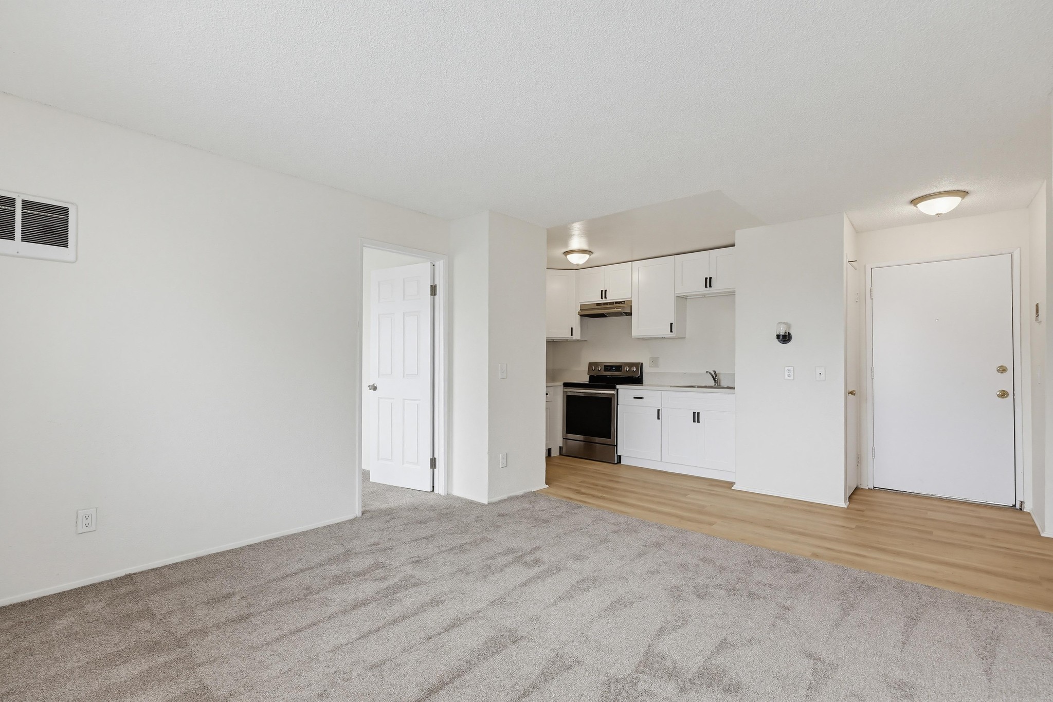 Virtual tour photo 14 of 35 for 4219 Illinois St #7