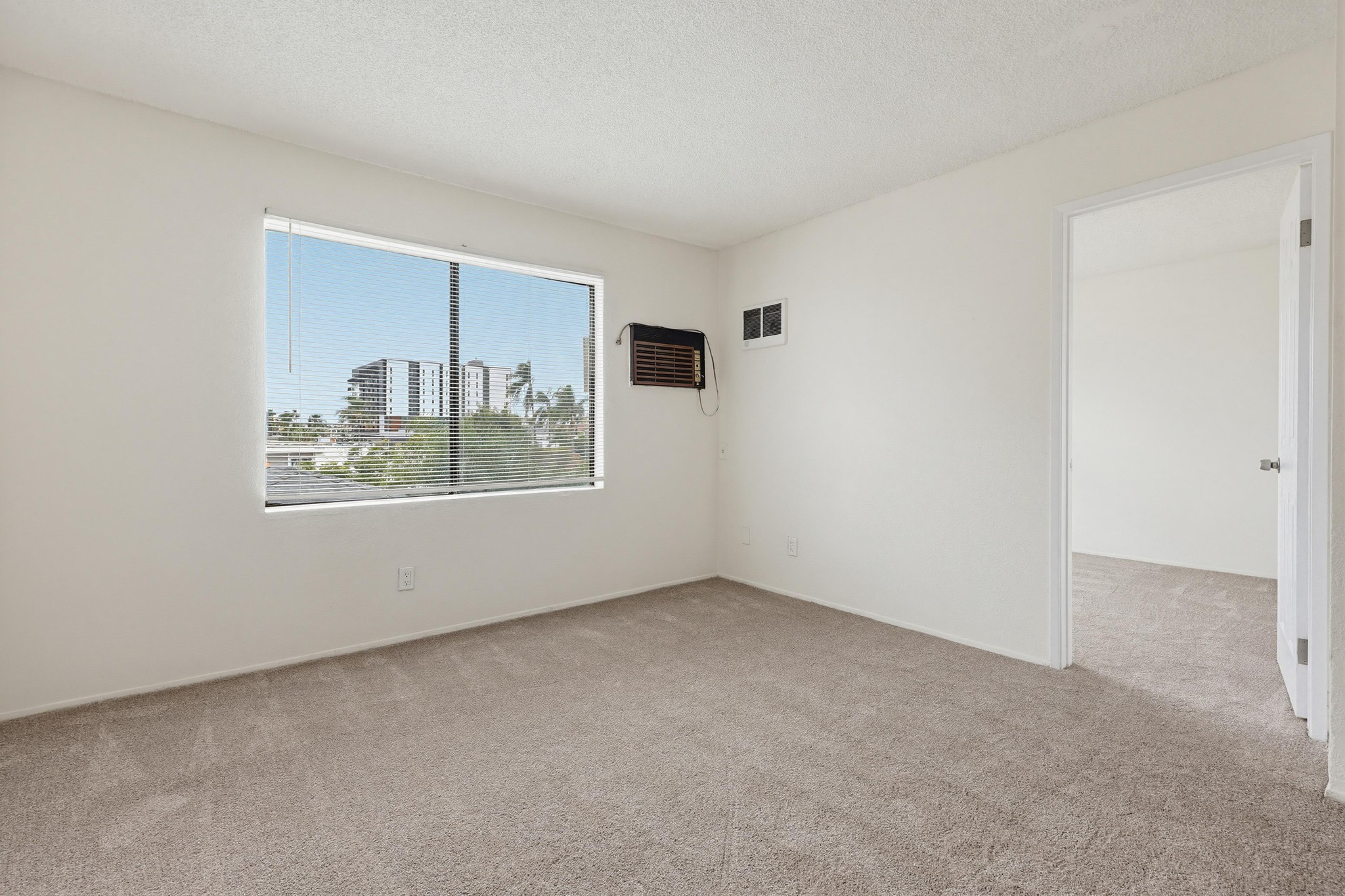 Virtual tour photo 22 of 35 for 4219 Illinois St #7