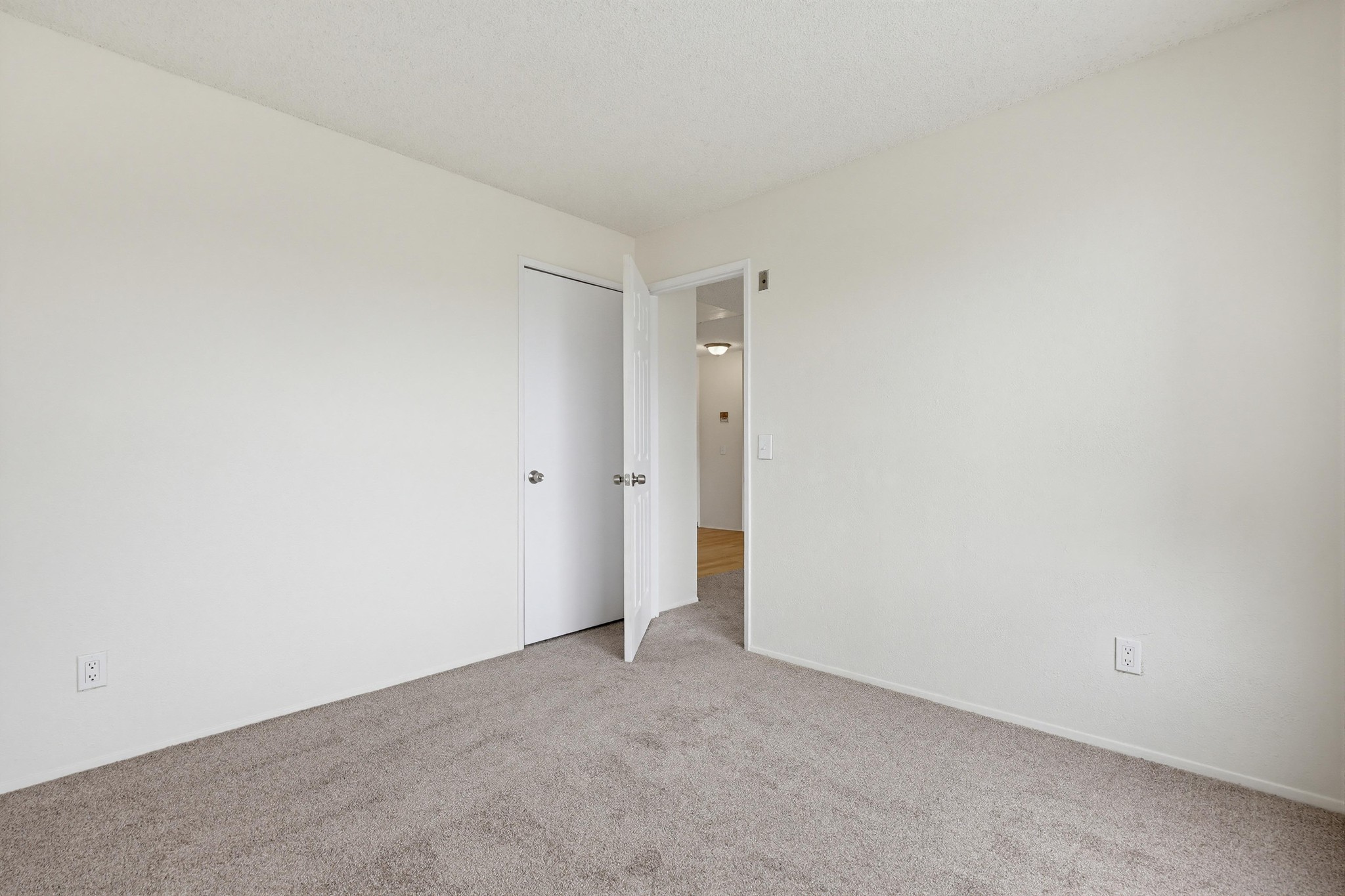 Virtual tour photo 25 of 35 for 4219 Illinois St #7