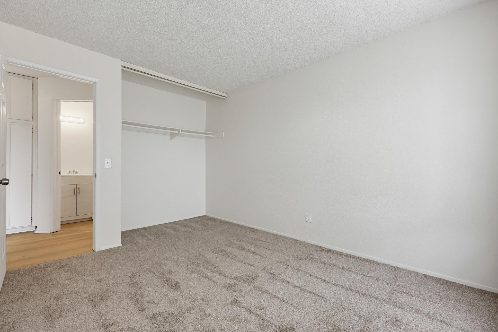 Virtual tour photo 31 of 35 for 4219 Illinois St #7
