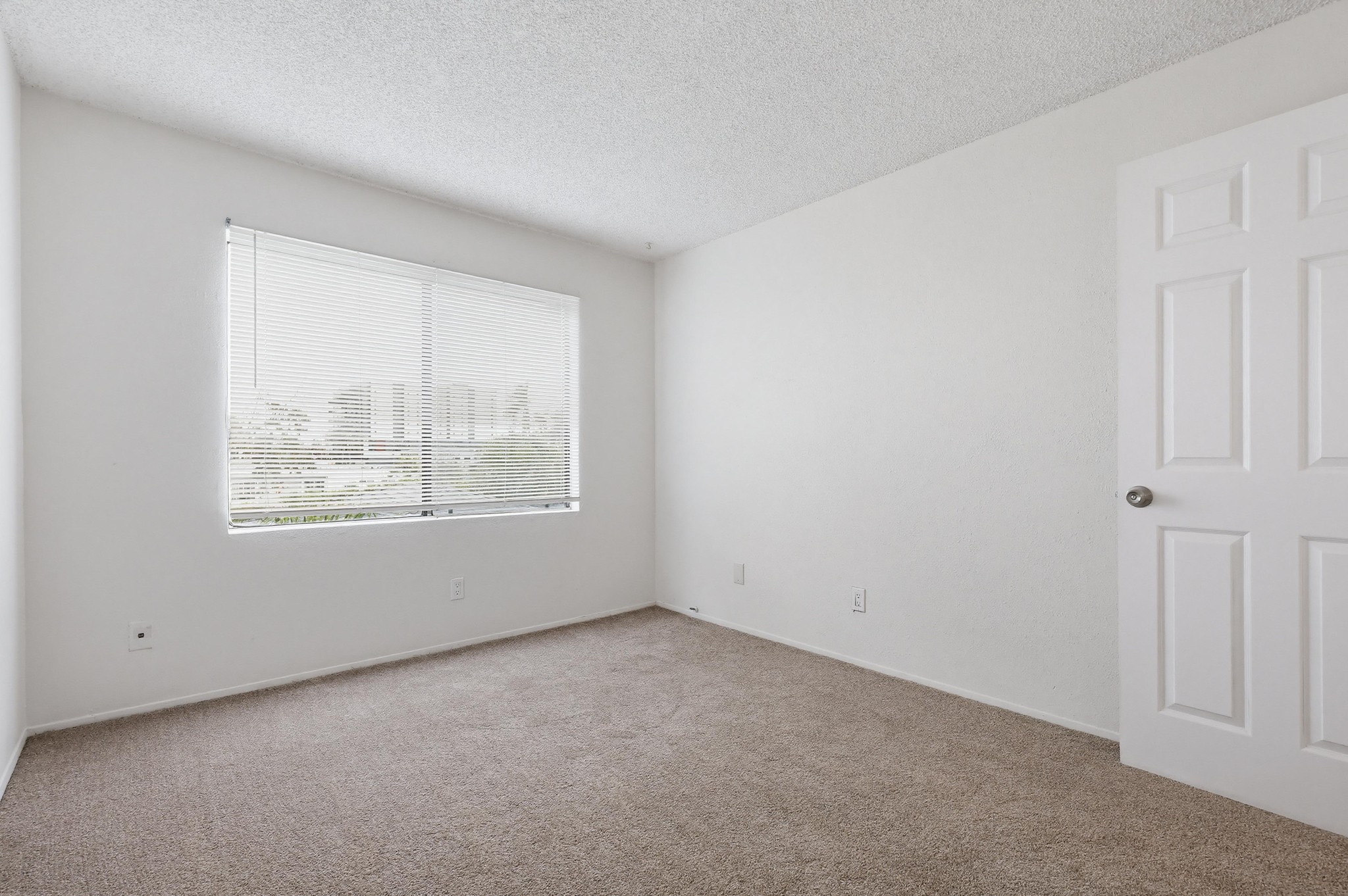 Virtual tour photo 32 of 35 for 4219 Illinois St #7