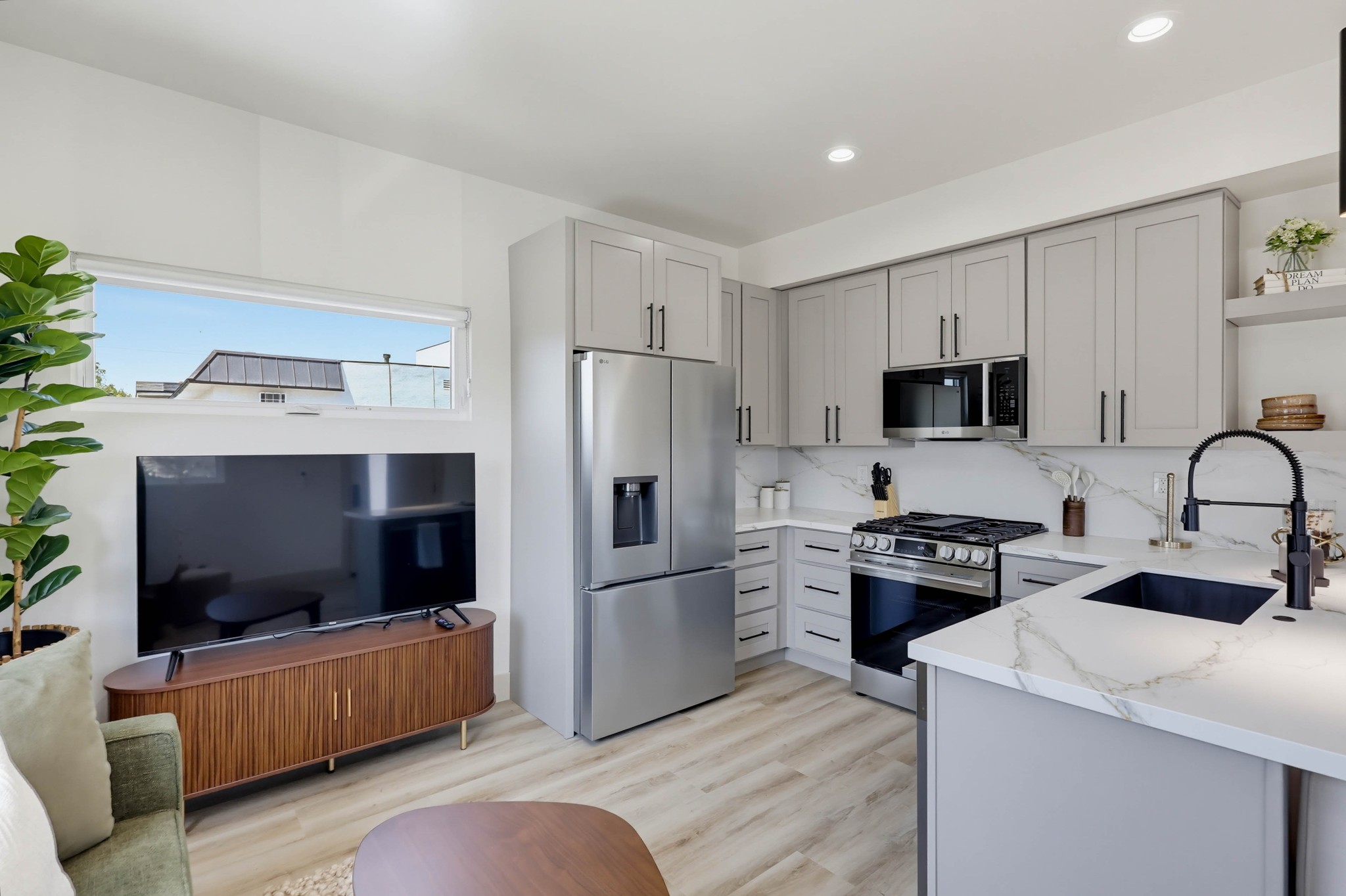Virtual tour photo 13 of 36 for 422 Arbor Dr