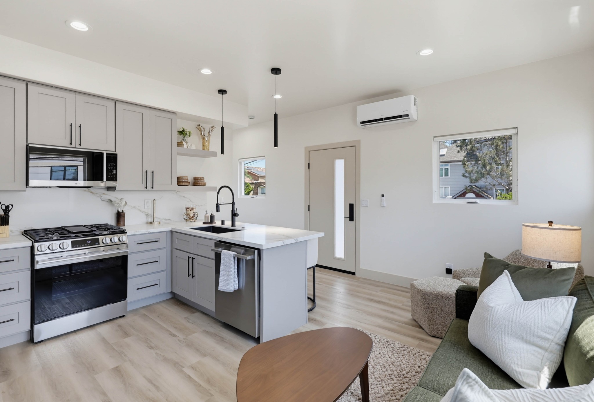 Virtual tour photo 14 of 36 for 422 Arbor Dr