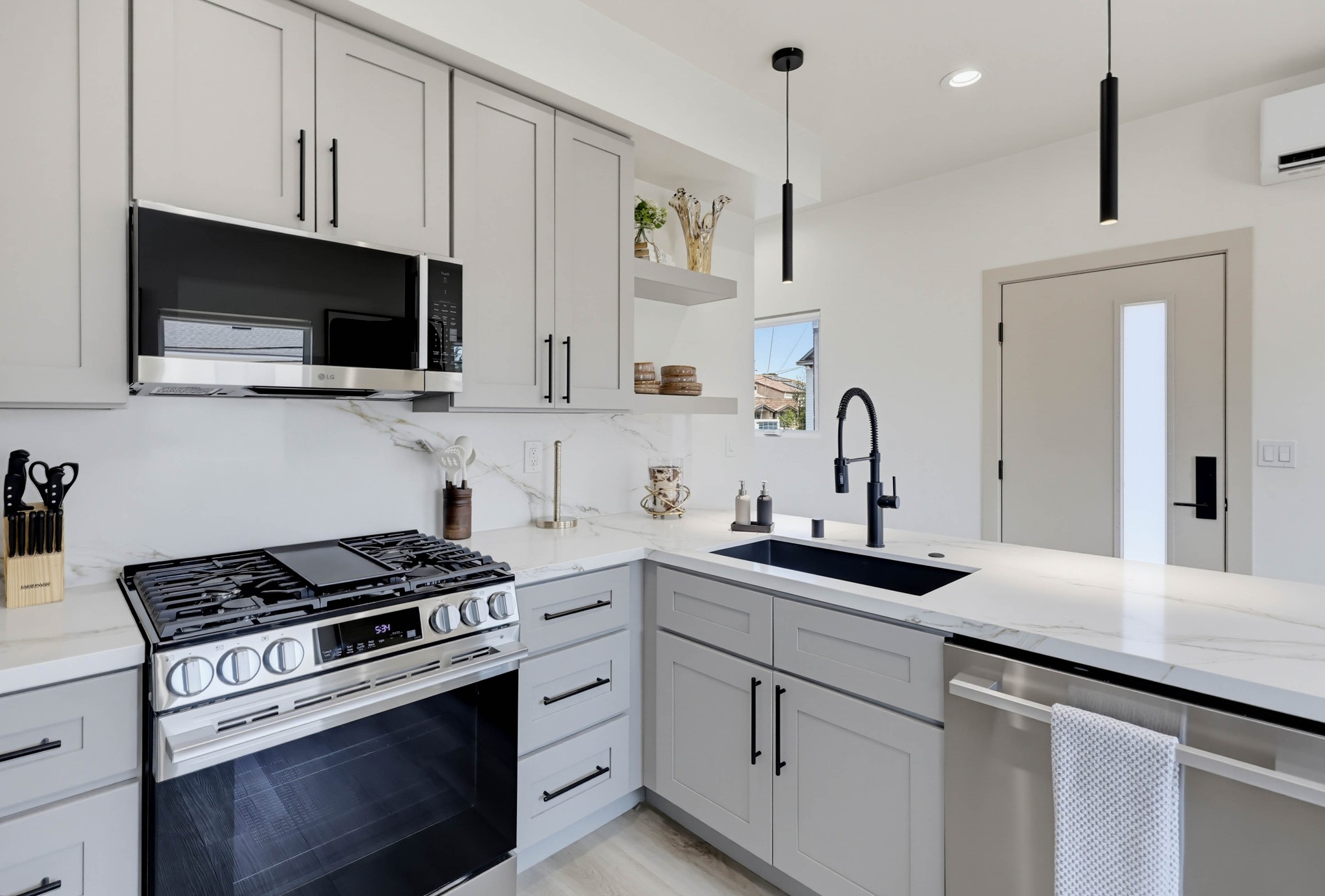 Virtual tour photo 17 of 36 for 422 Arbor Dr