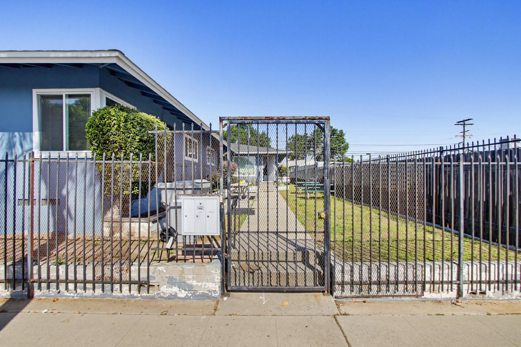 Virtual tour photo 3 of 56 for 4220 Poplar St