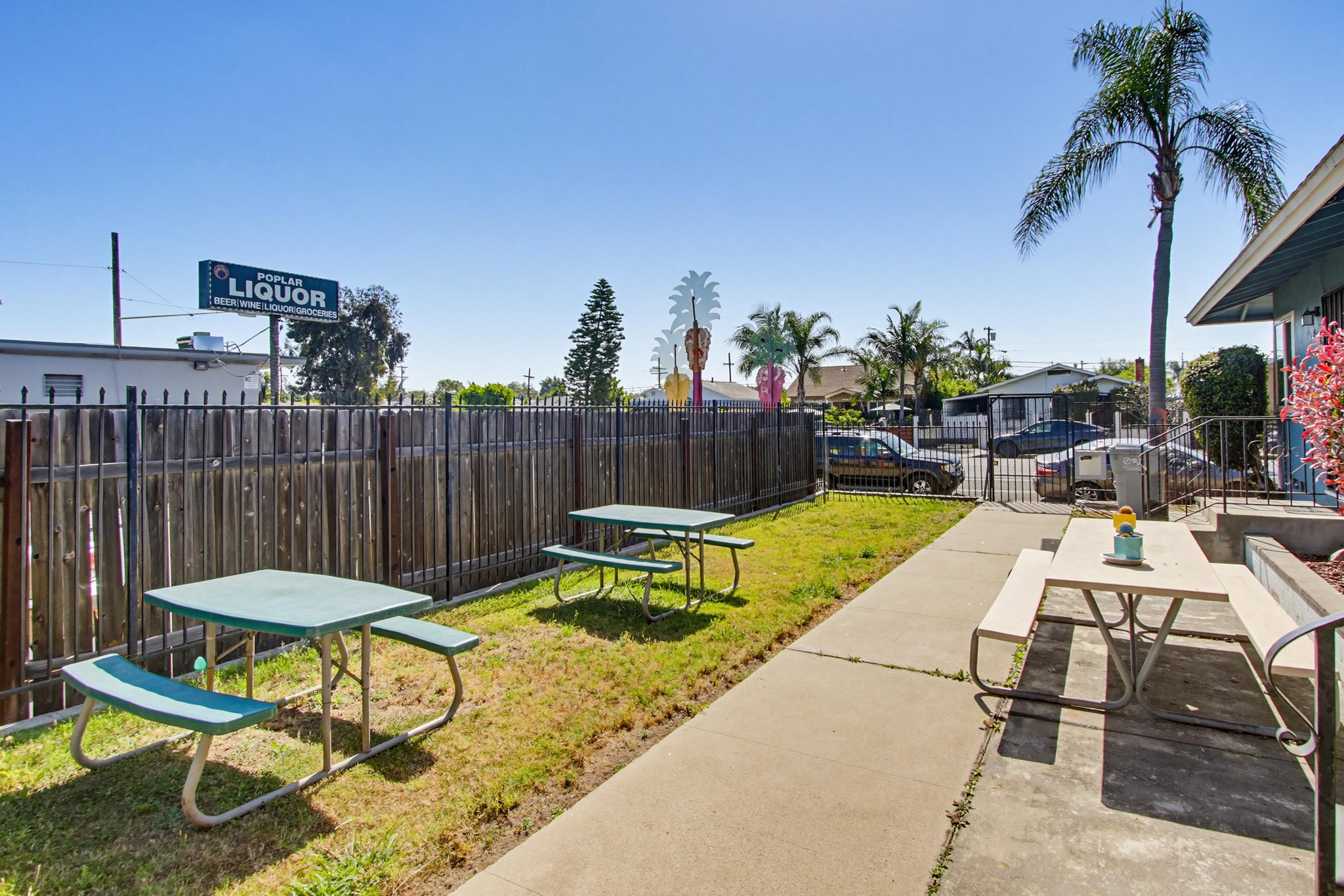 Virtual tour photo 7 of 56 for 4220 Poplar St