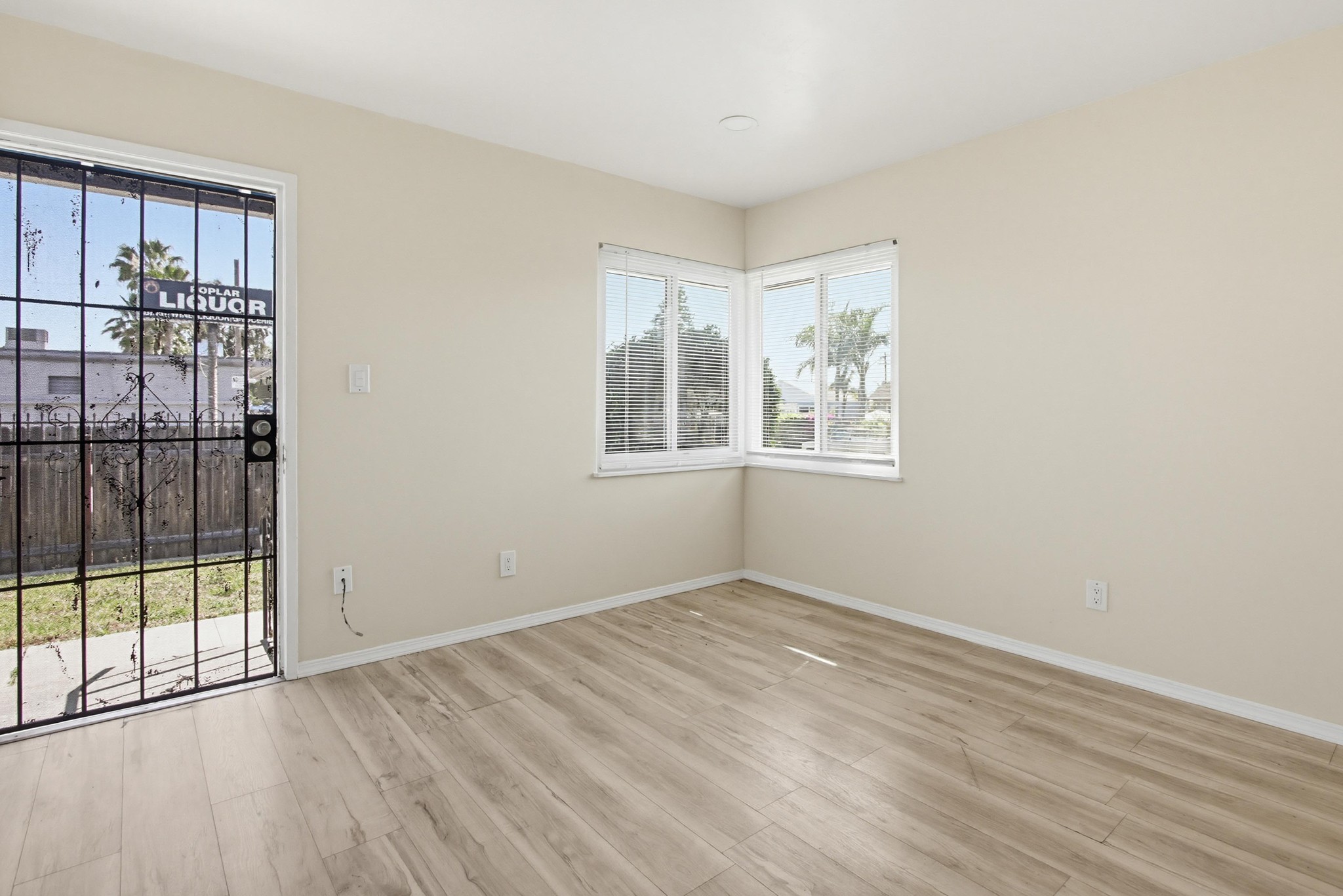 Virtual tour photo 12 of 56 for 4220 Poplar St