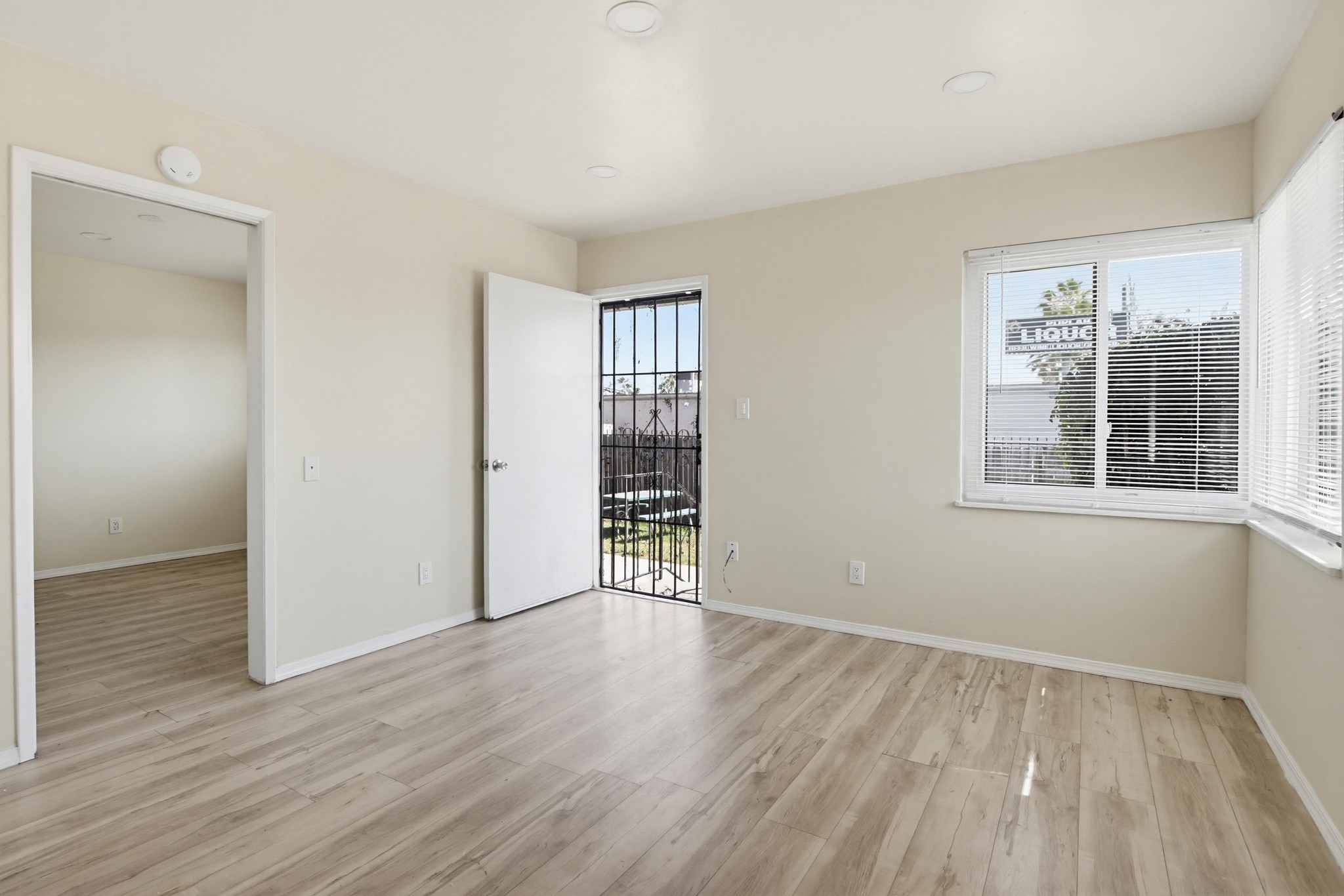 Virtual tour photo 13 of 56 for 4220 Poplar St