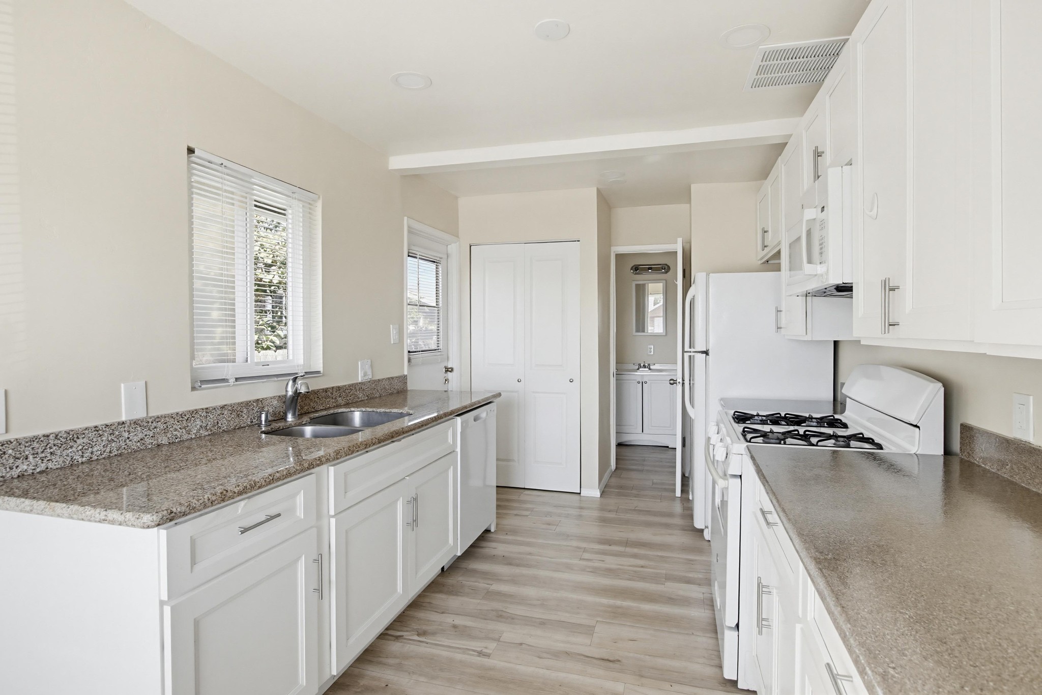 Virtual tour photo 14 of 56 for 4220 Poplar St