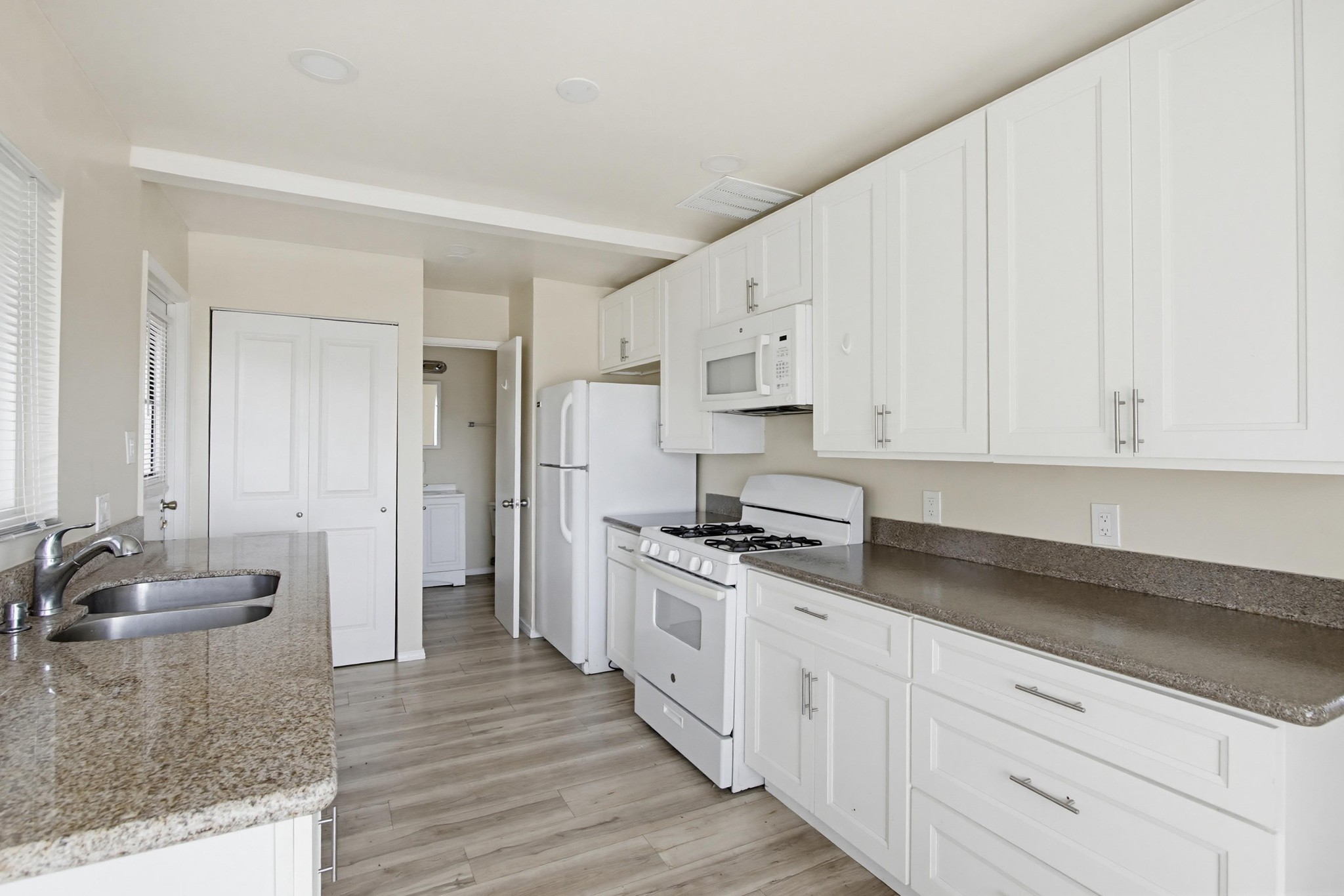 Virtual tour photo 16 of 56 for 4220 Poplar St