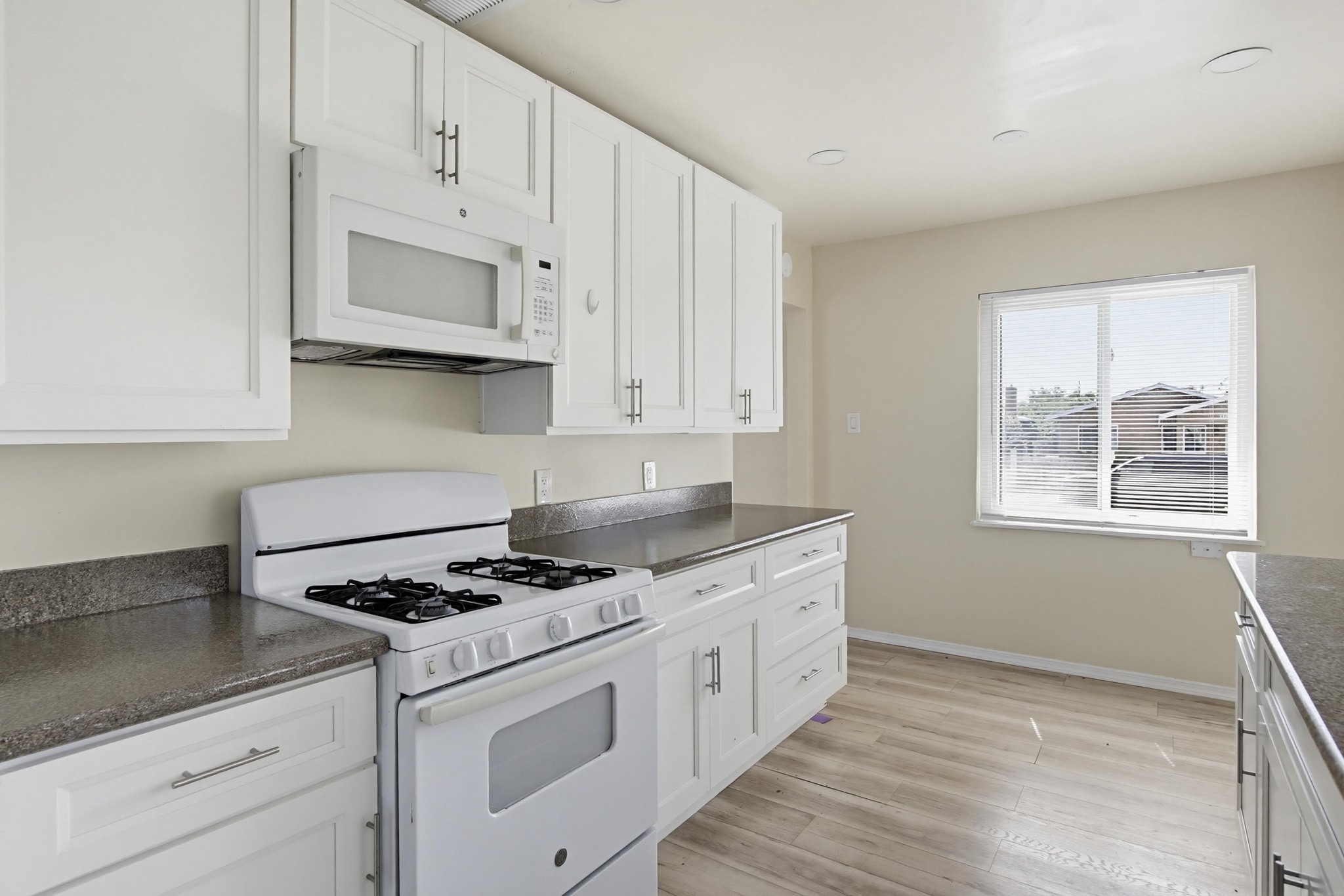 Virtual tour photo 17 of 56 for 4220 Poplar St