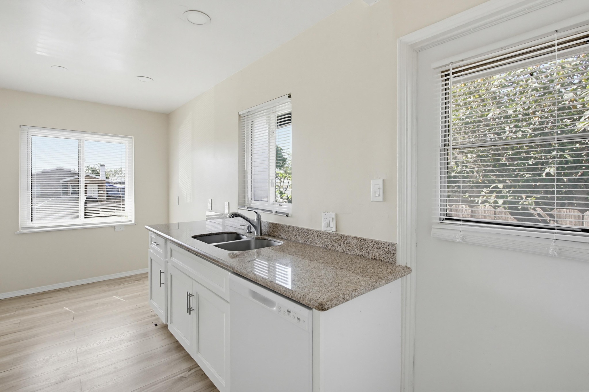 Virtual tour photo 18 of 56 for 4220 Poplar St