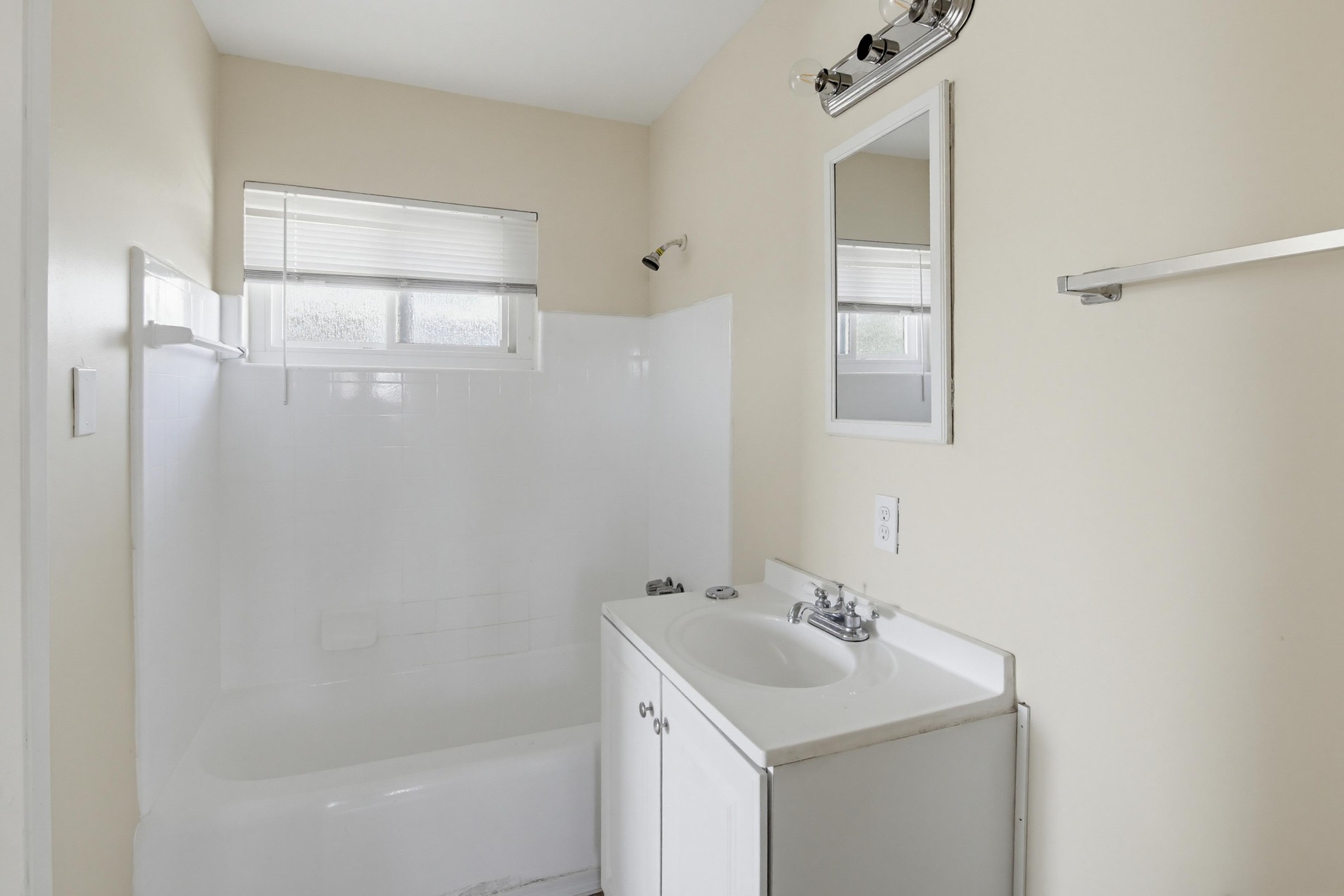 Virtual tour photo 20 of 56 for 4220 Poplar St