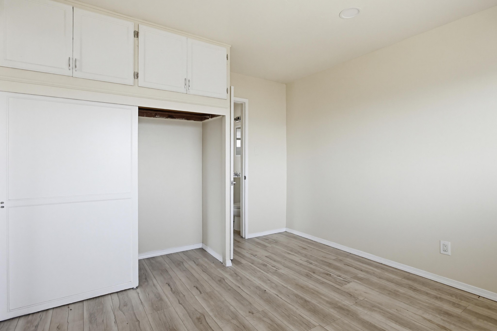 Virtual tour photo 23 of 56 for 4220 Poplar St