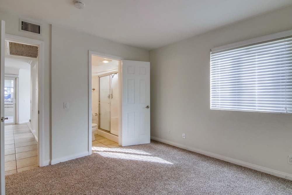 Virtual tour photo 30 of 40 for 4222 Menlo Ave